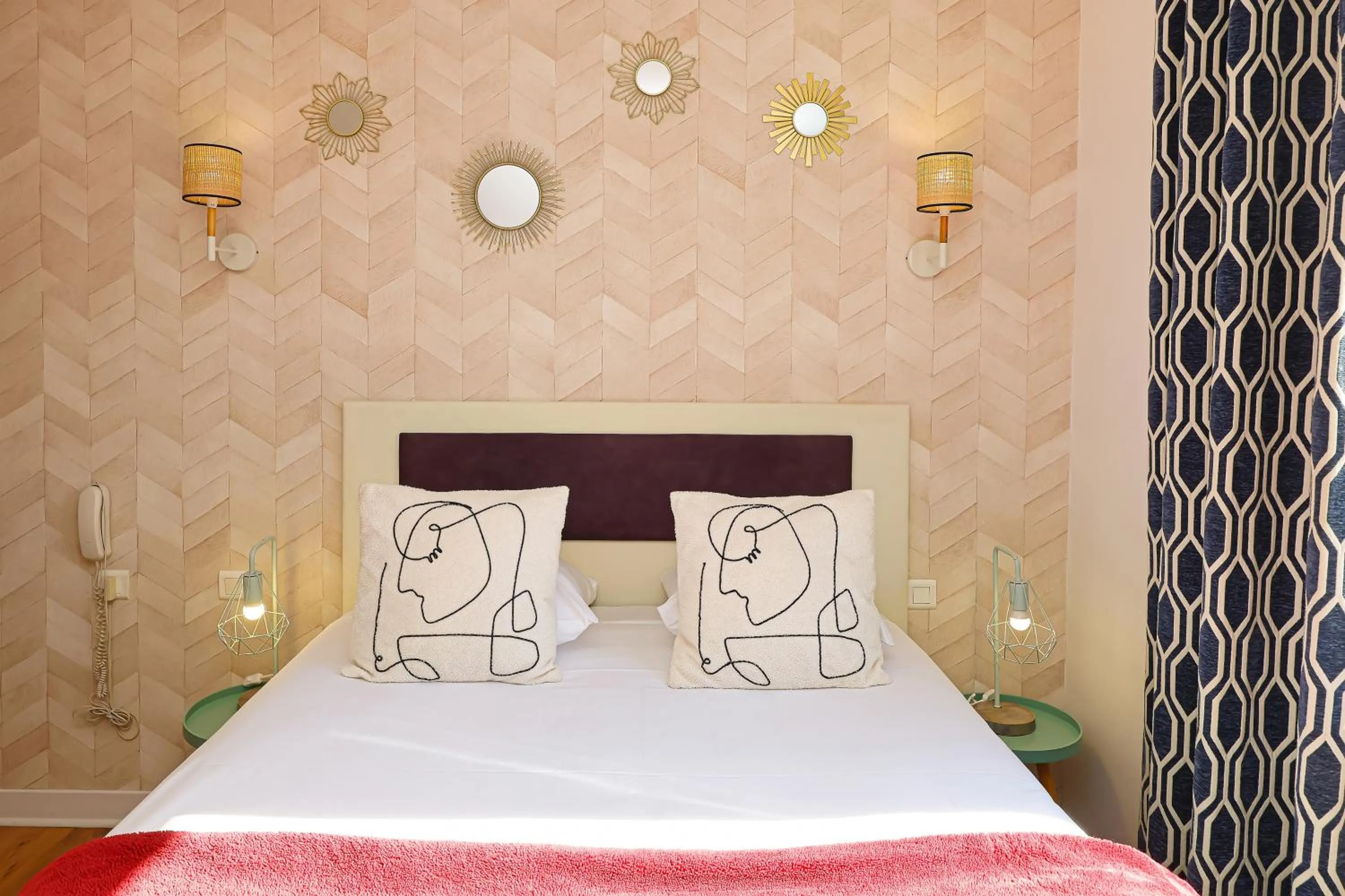 Bed in Charming Hôtel - Les Pasteliers