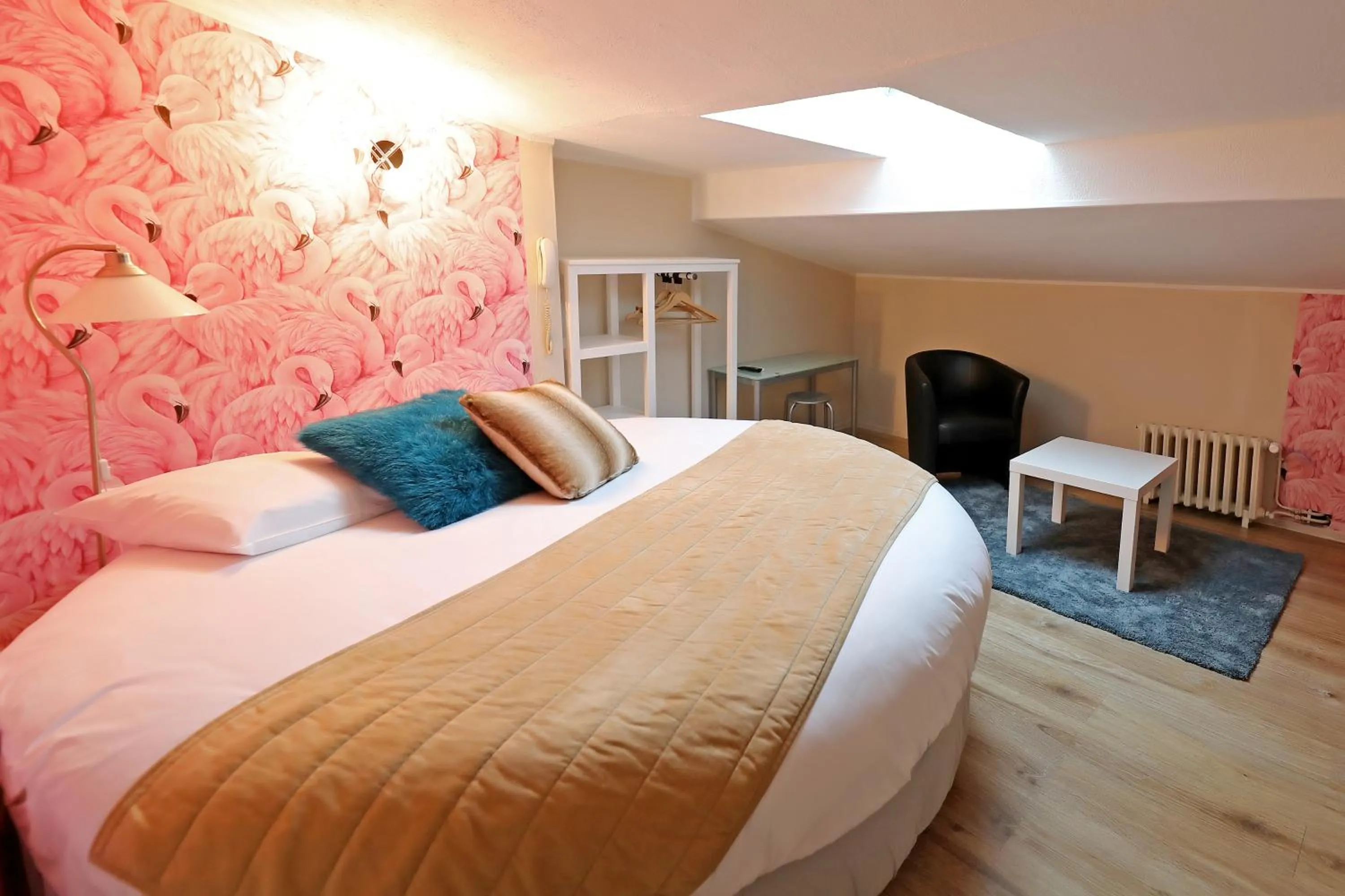 Bed in Charming Hôtel - Les Pasteliers