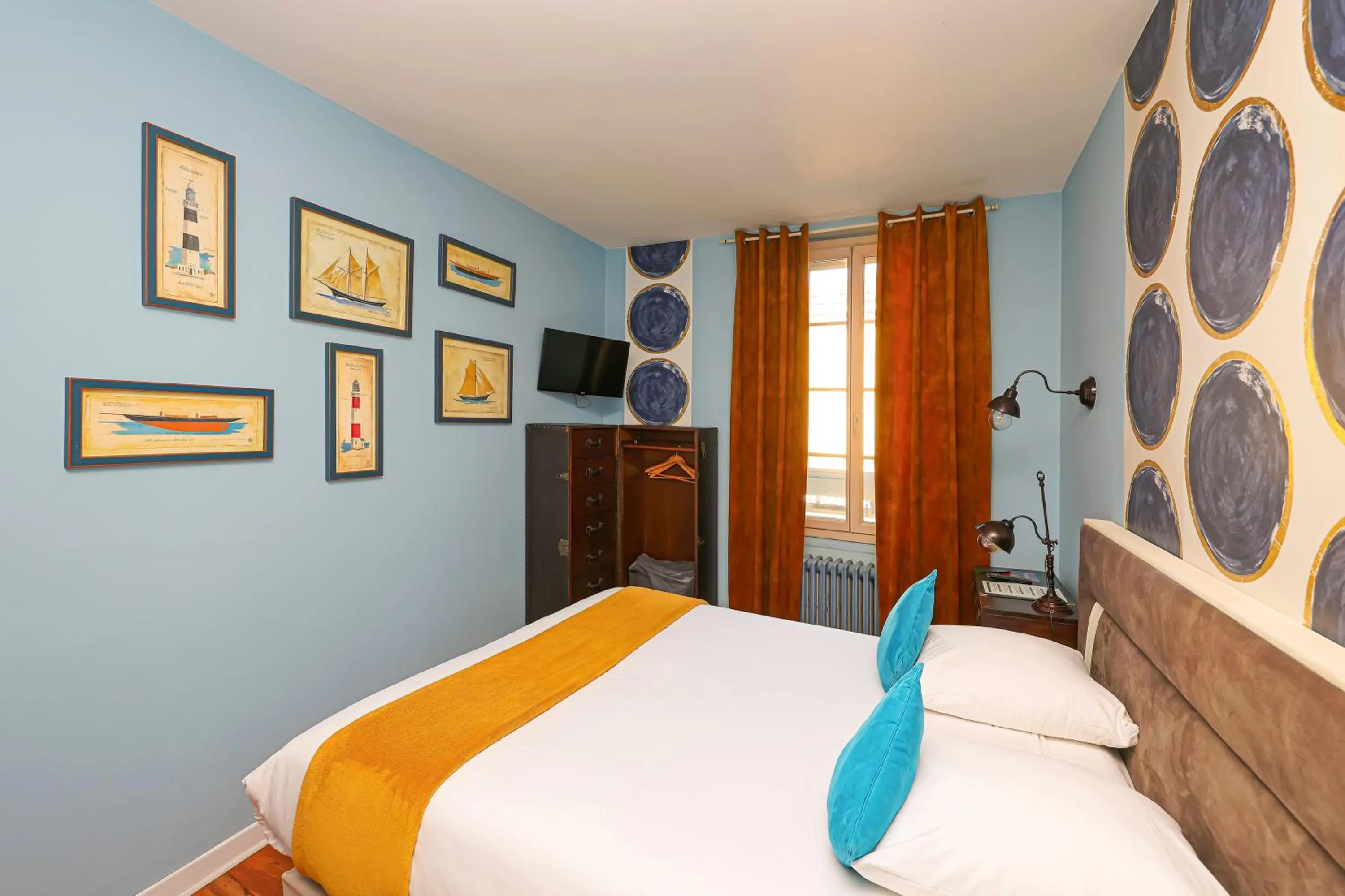 Bed in Charming Hôtel - Les Pasteliers