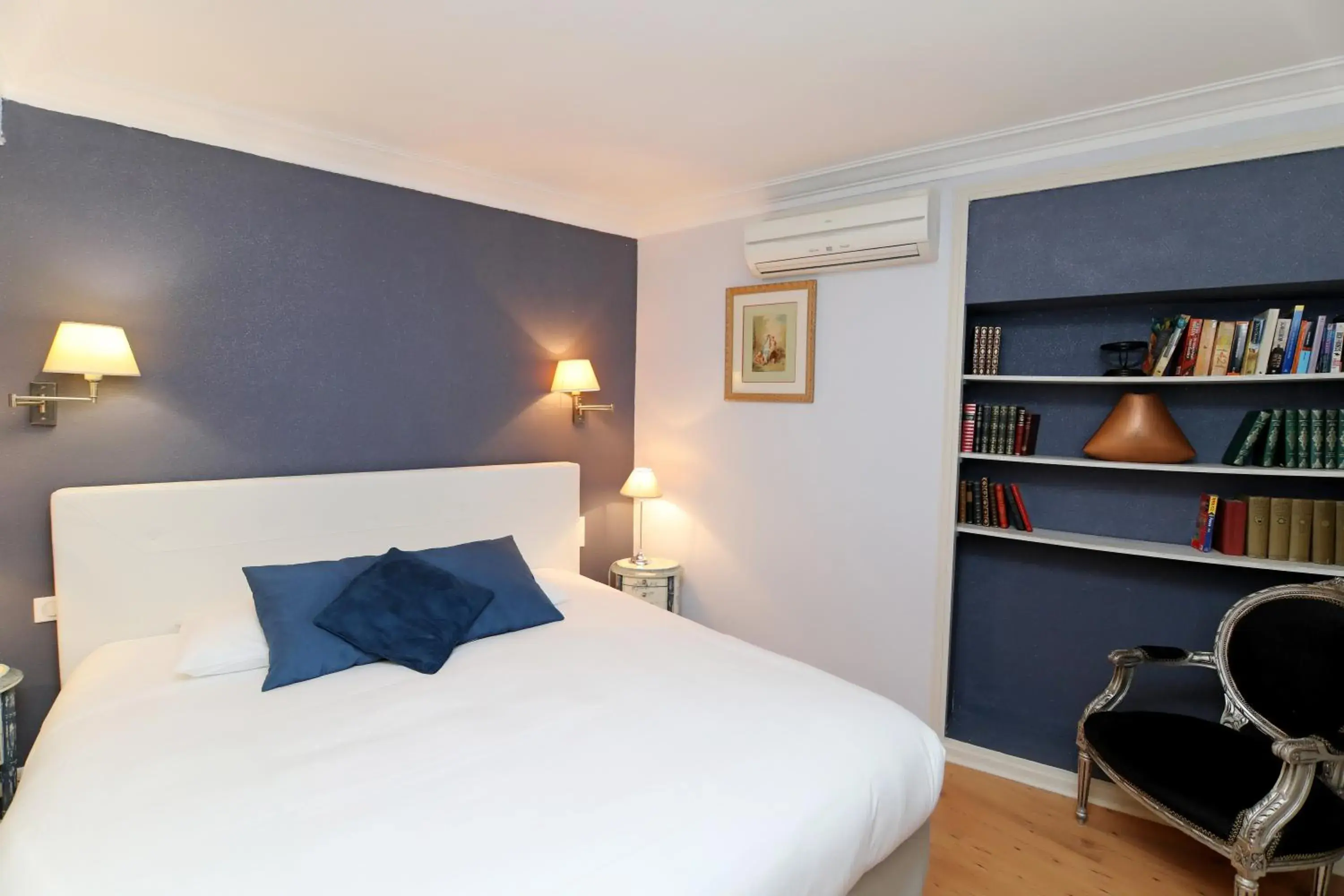 Premium Triple Room in Hotel Les Pasteliers Premium Triple Room in Hotel Les Pasteliers