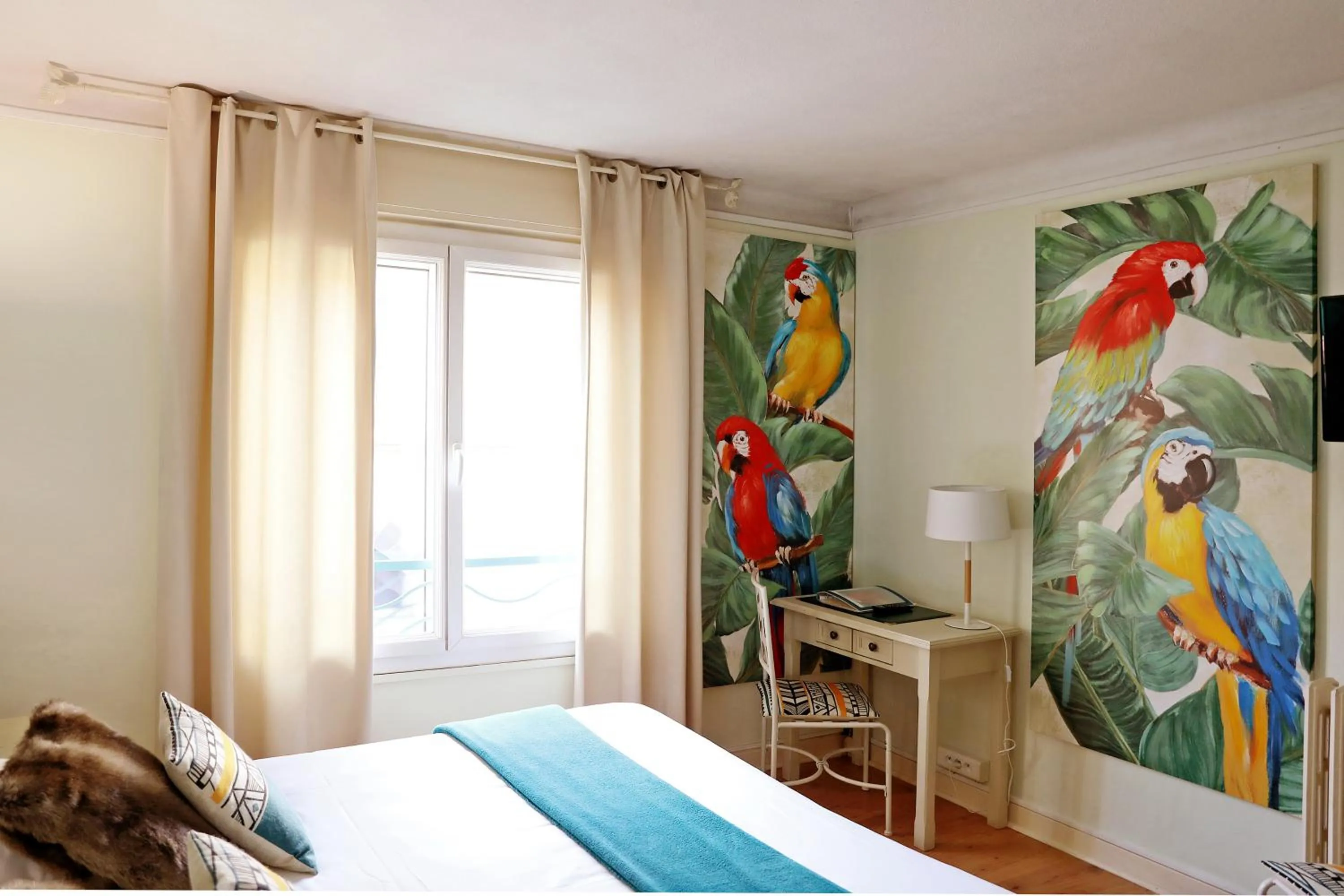 Bed in Hotel Les Pasteliers