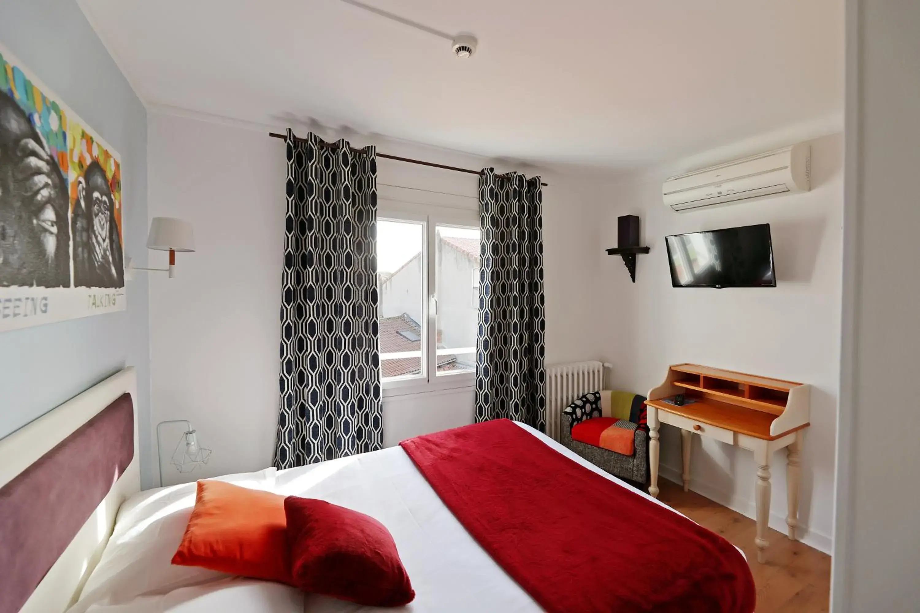 Economy Double Room in Hotel Les Pasteliers Economy Double Room in Hotel Les Pasteliers