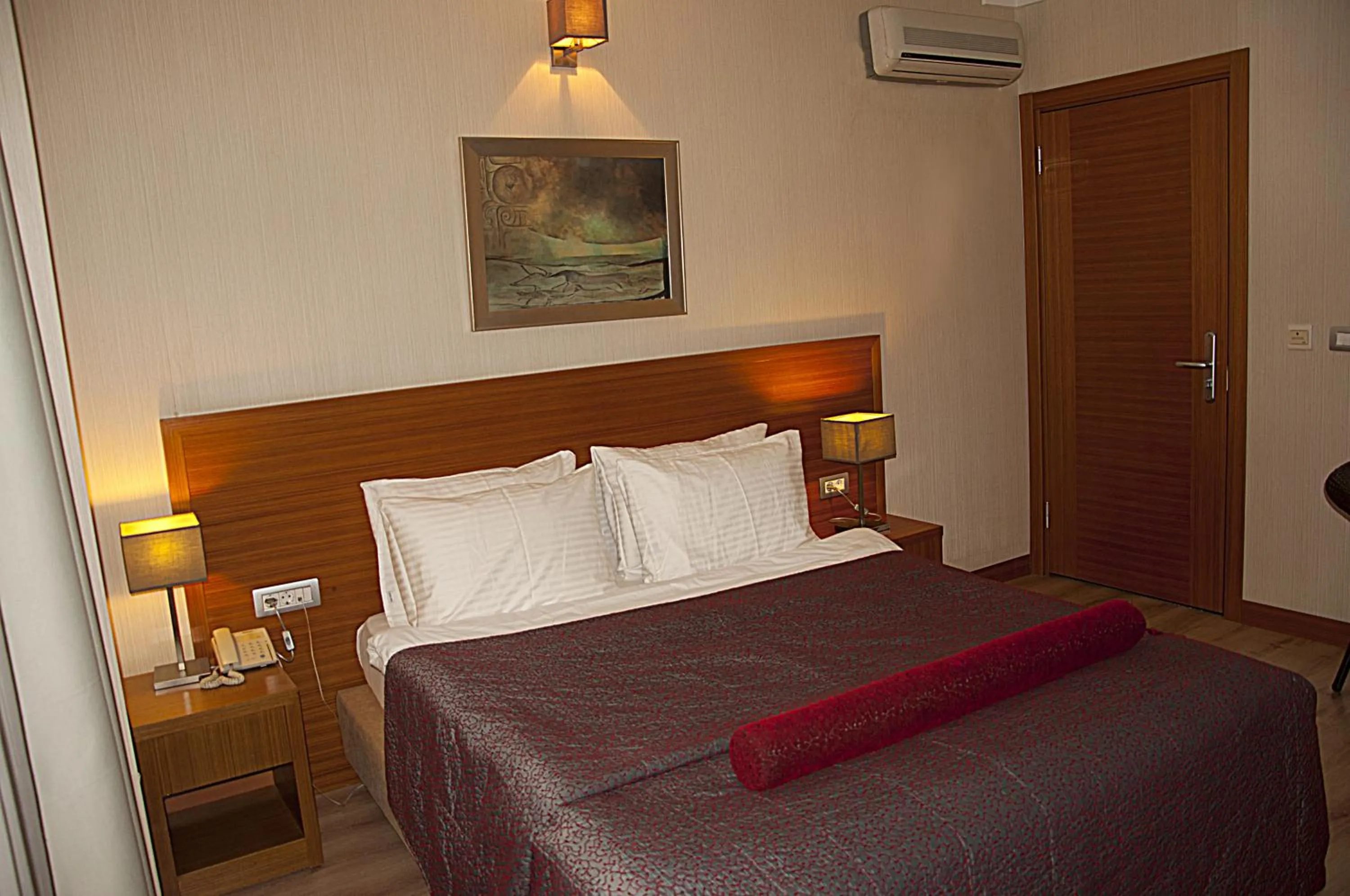 Decorative detail, Bed in dragos island hotel