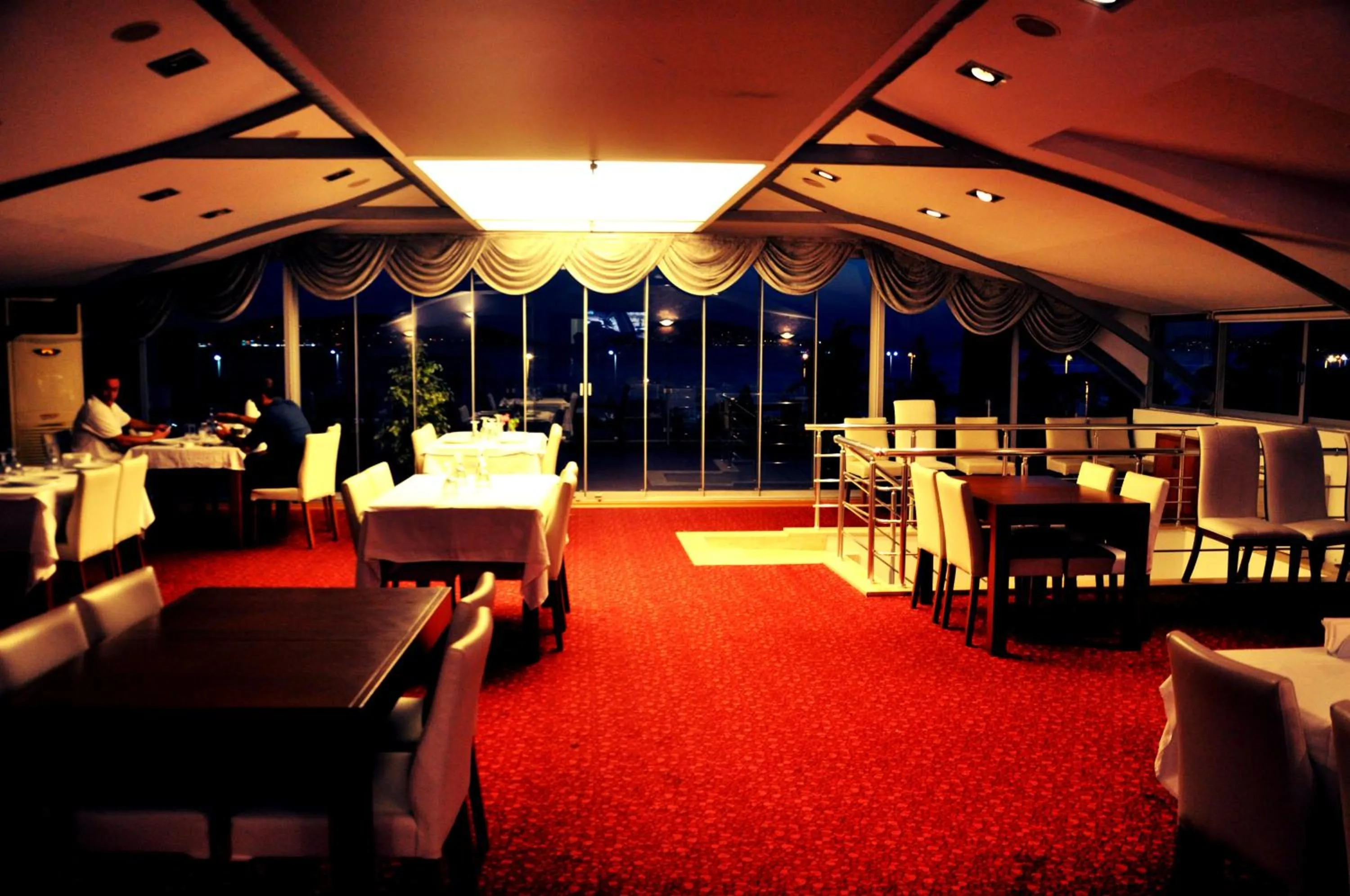 Restaurant/places to eat in dragos island hotel