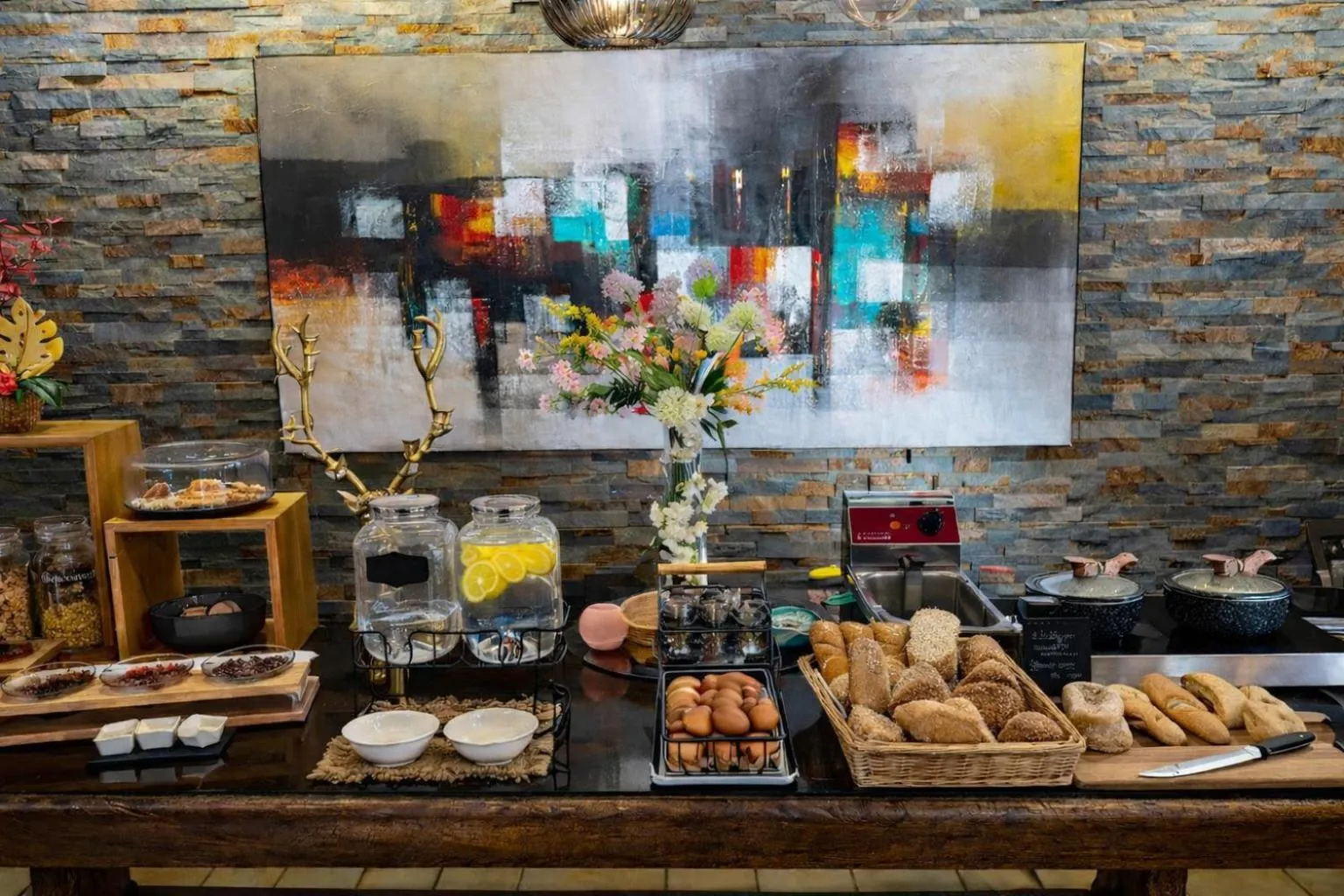 Buffet breakfast in Logis Hotel Le Lac