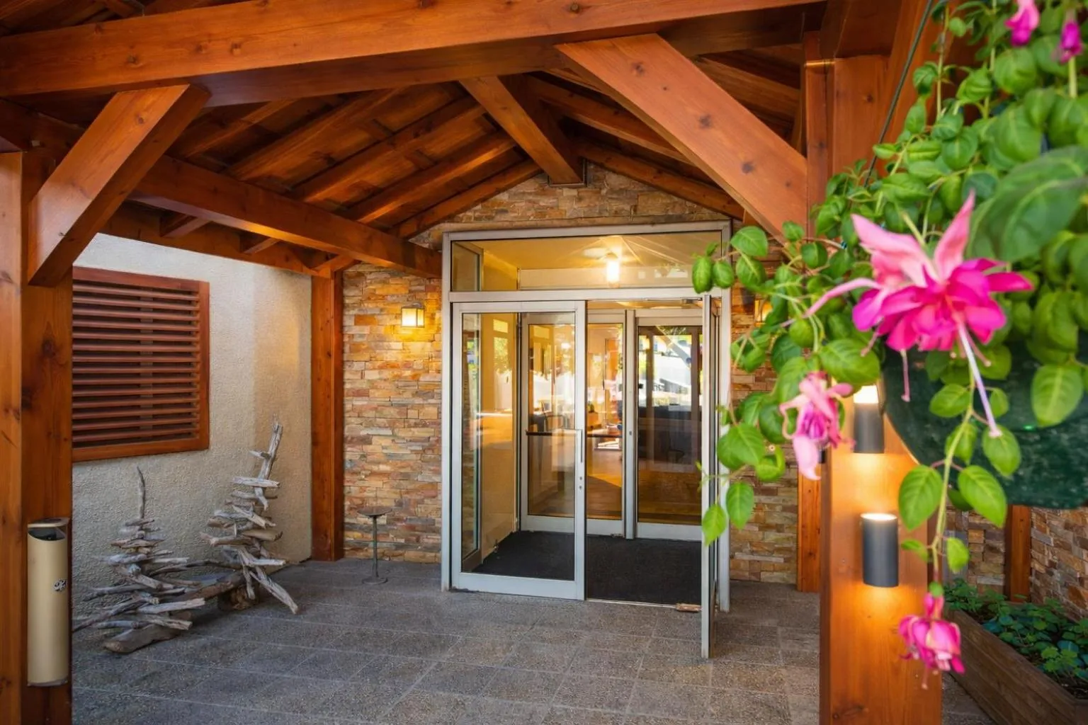 Facade/entrance in Logis Hotel Le Lac