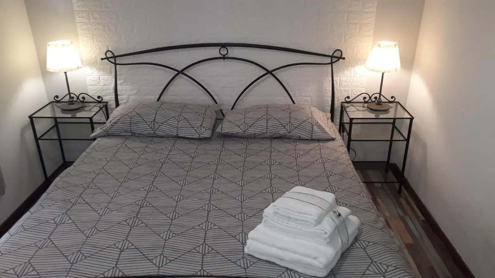 Bedroom in RomAmoR Suite