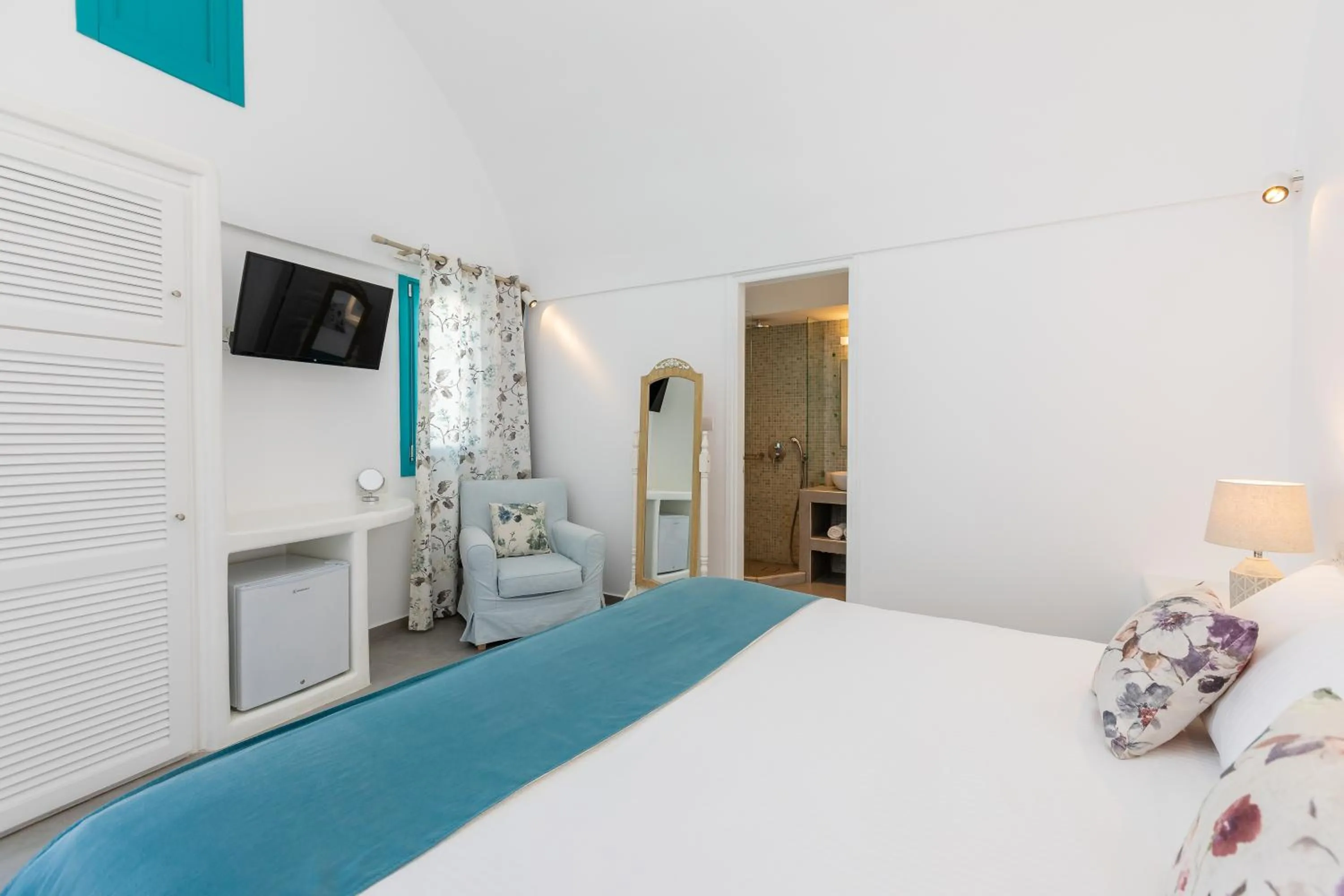 Bed in Nikolas Hotel