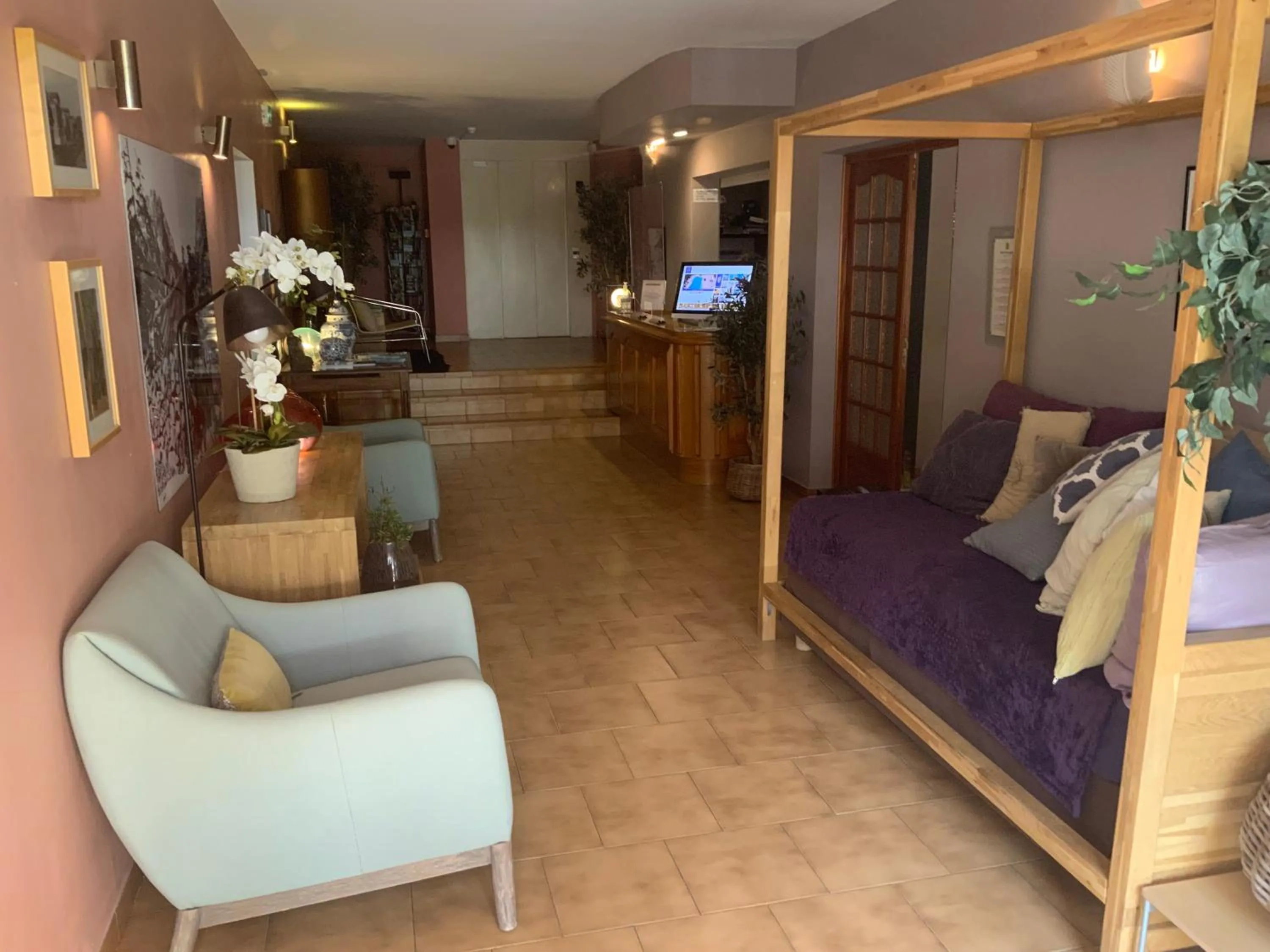 Lobby or reception, Bed in Logis Hotel Le Lonca