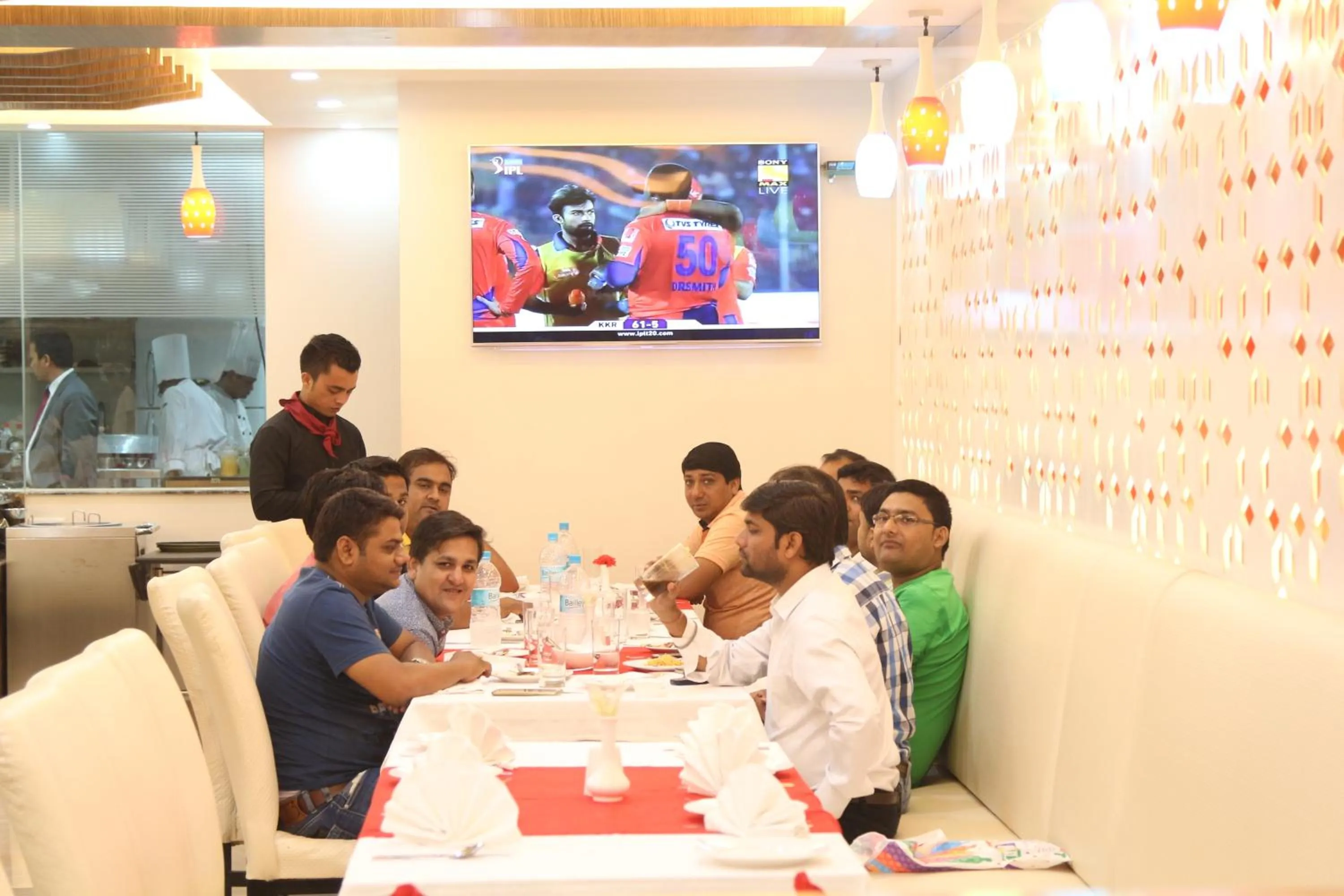 Restaurant/places to eat in Hotel Harrison Palace