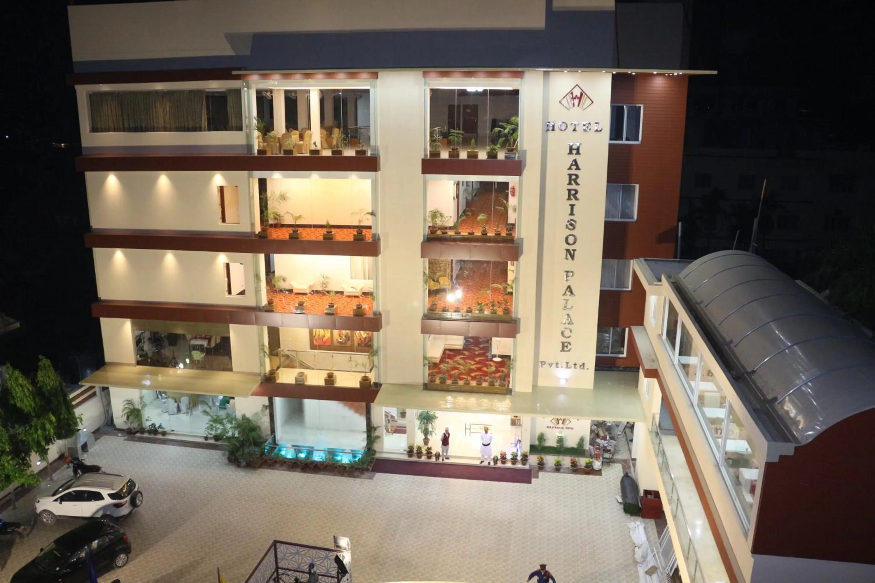 Facade/entrance in Hotel Harrison Palace