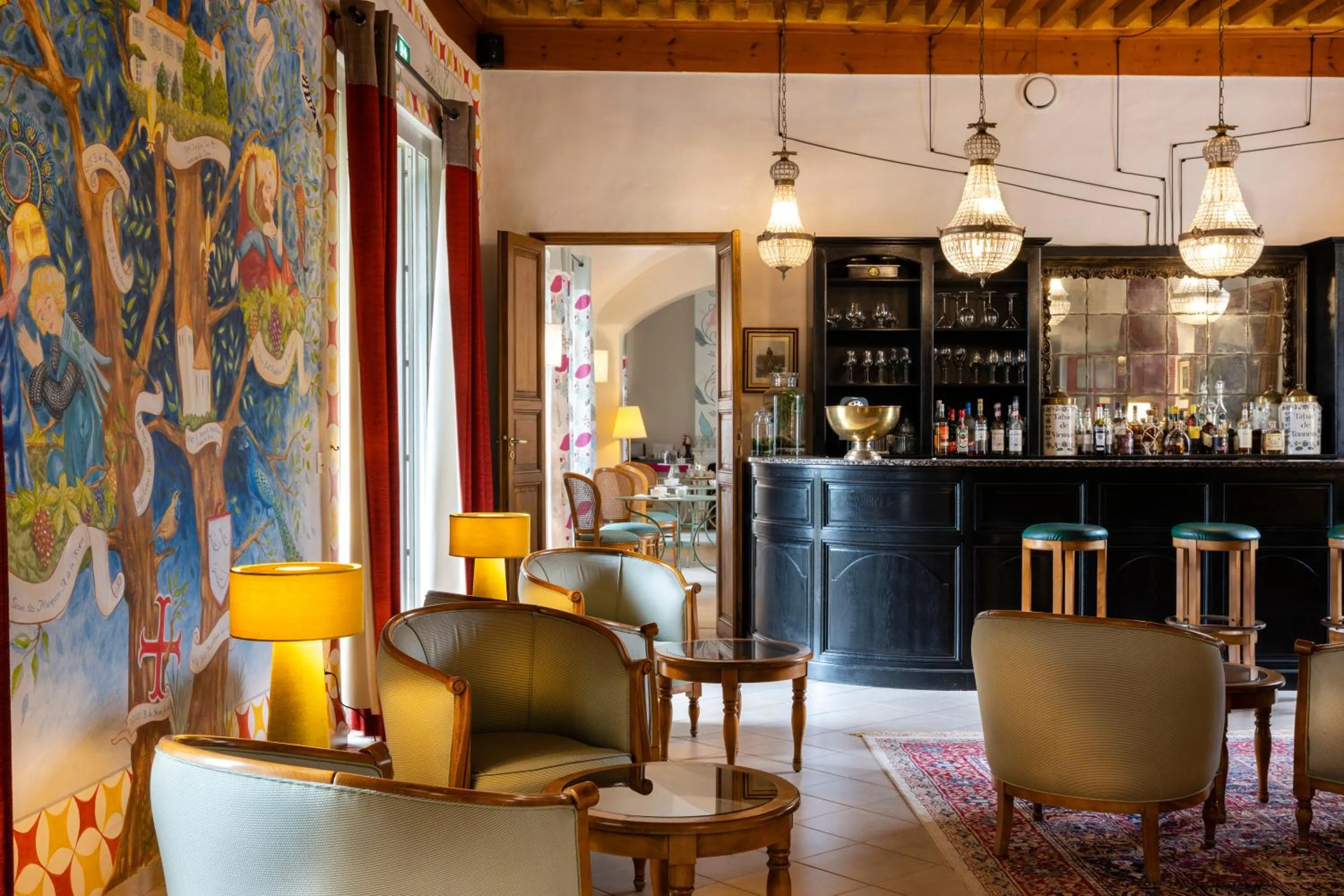 Lounge or bar in Château De Siran - Hôtel & Spa