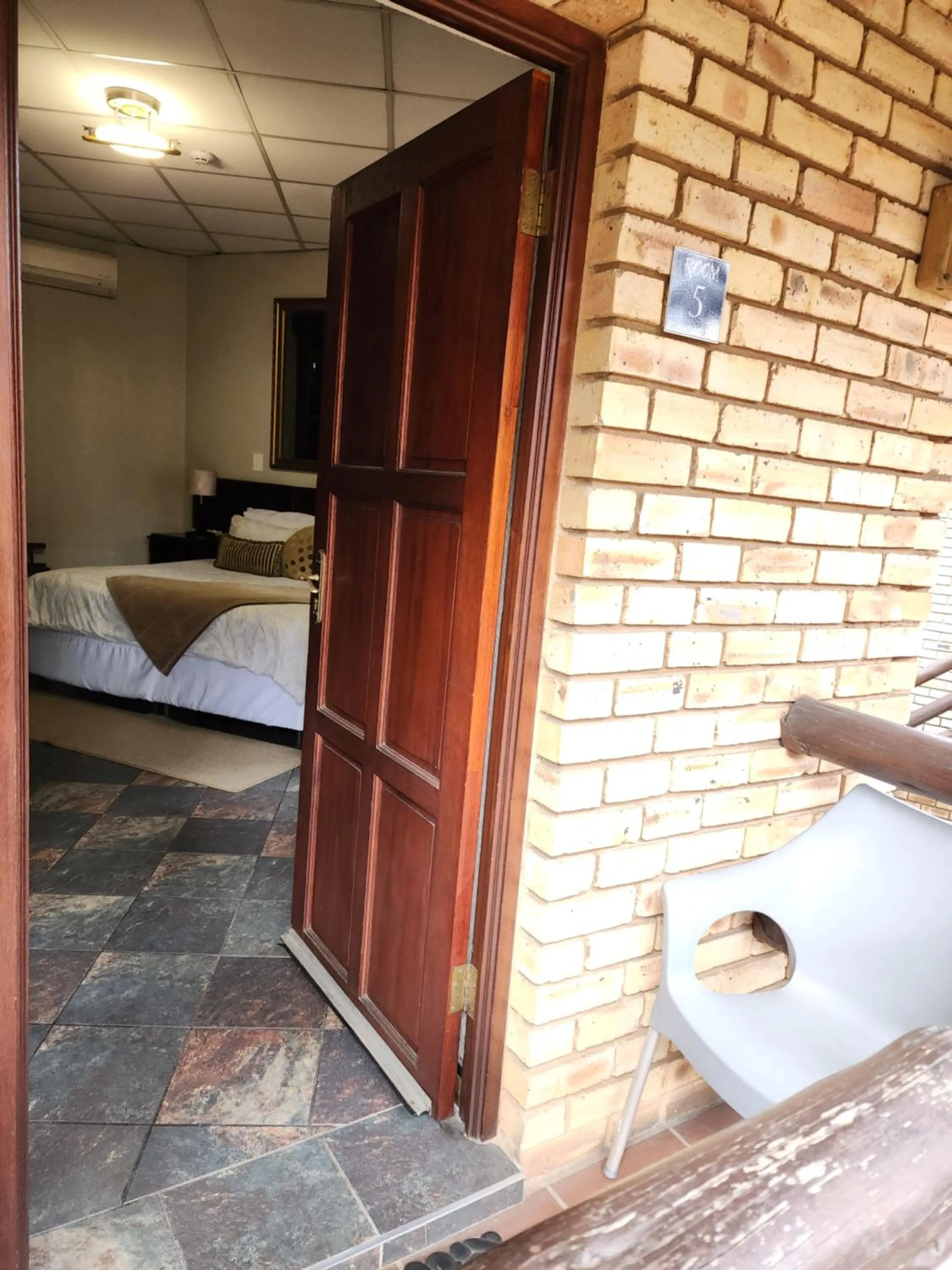 Bed in Goodnight Guest Lodge