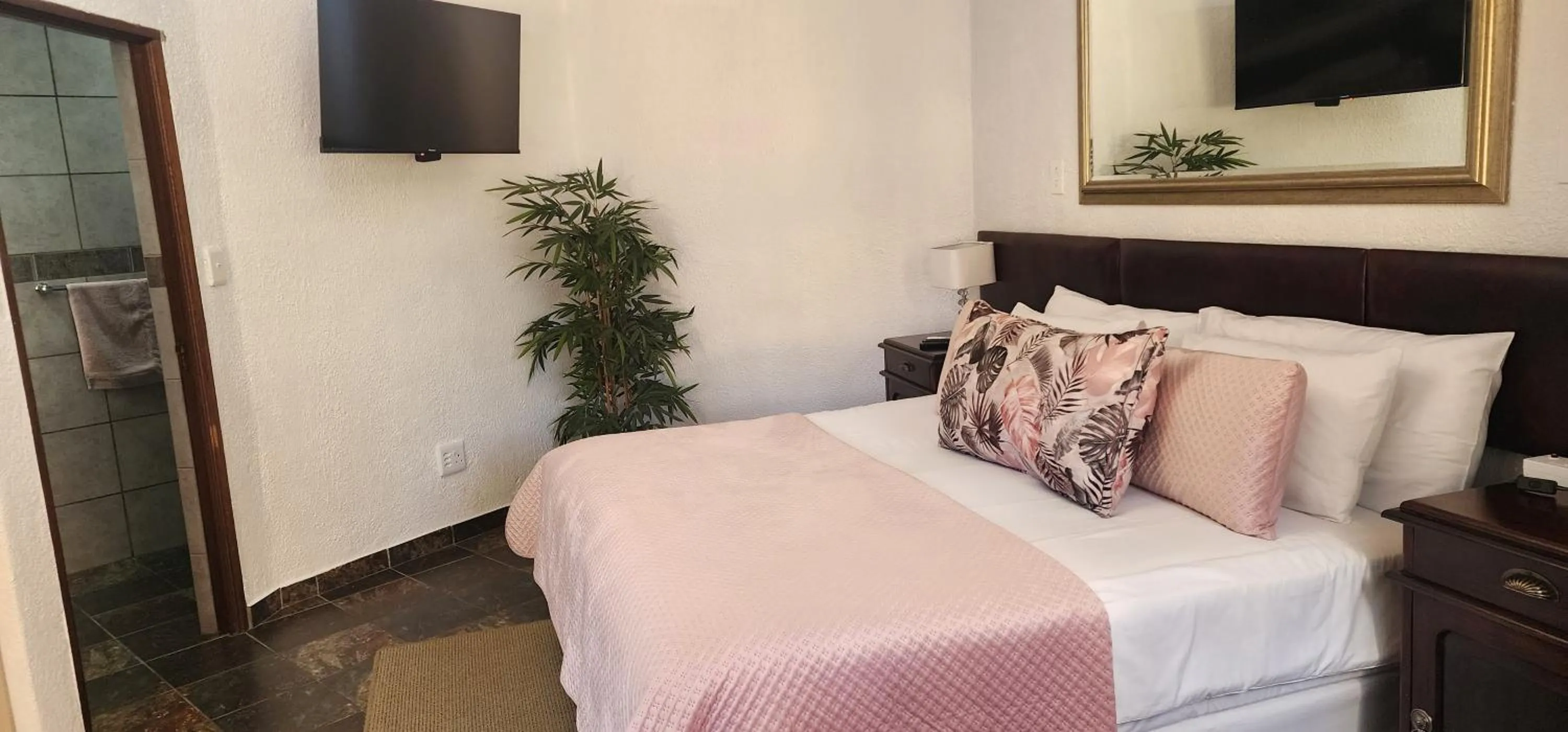 Bed in Goodnight Guest Lodge