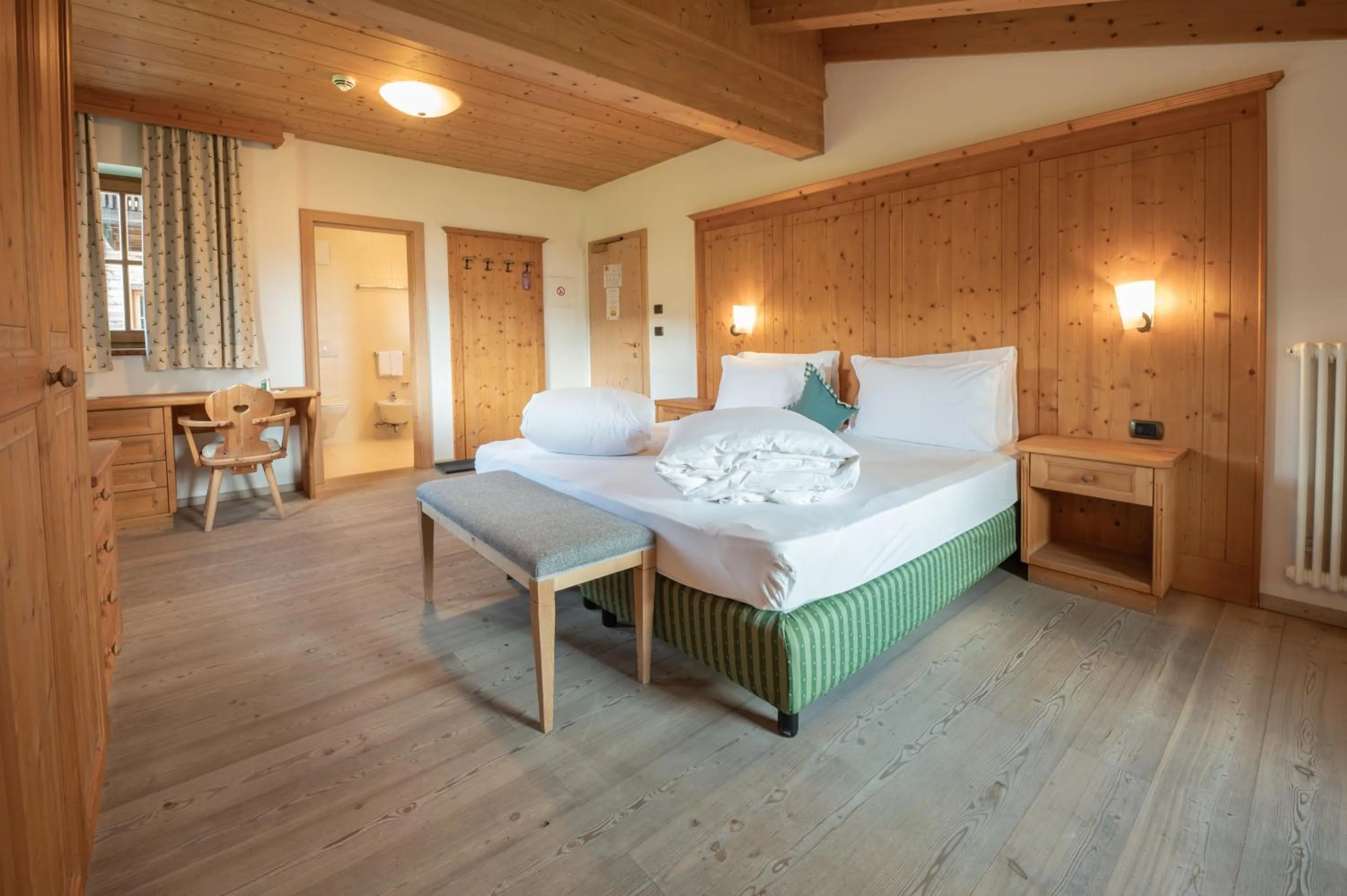 Bedroom, Bed in Ütia De Börz