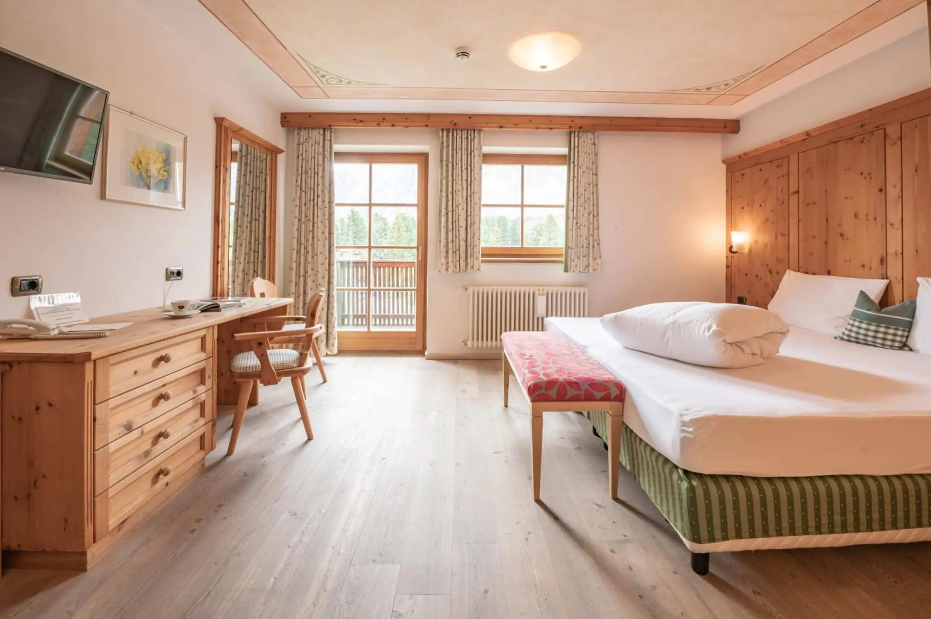 Double or Twin Room with Balcony - single occupancy in Ütia De Börz Double or Twin Room with Balcony - single occupancy in Ütia De Börz