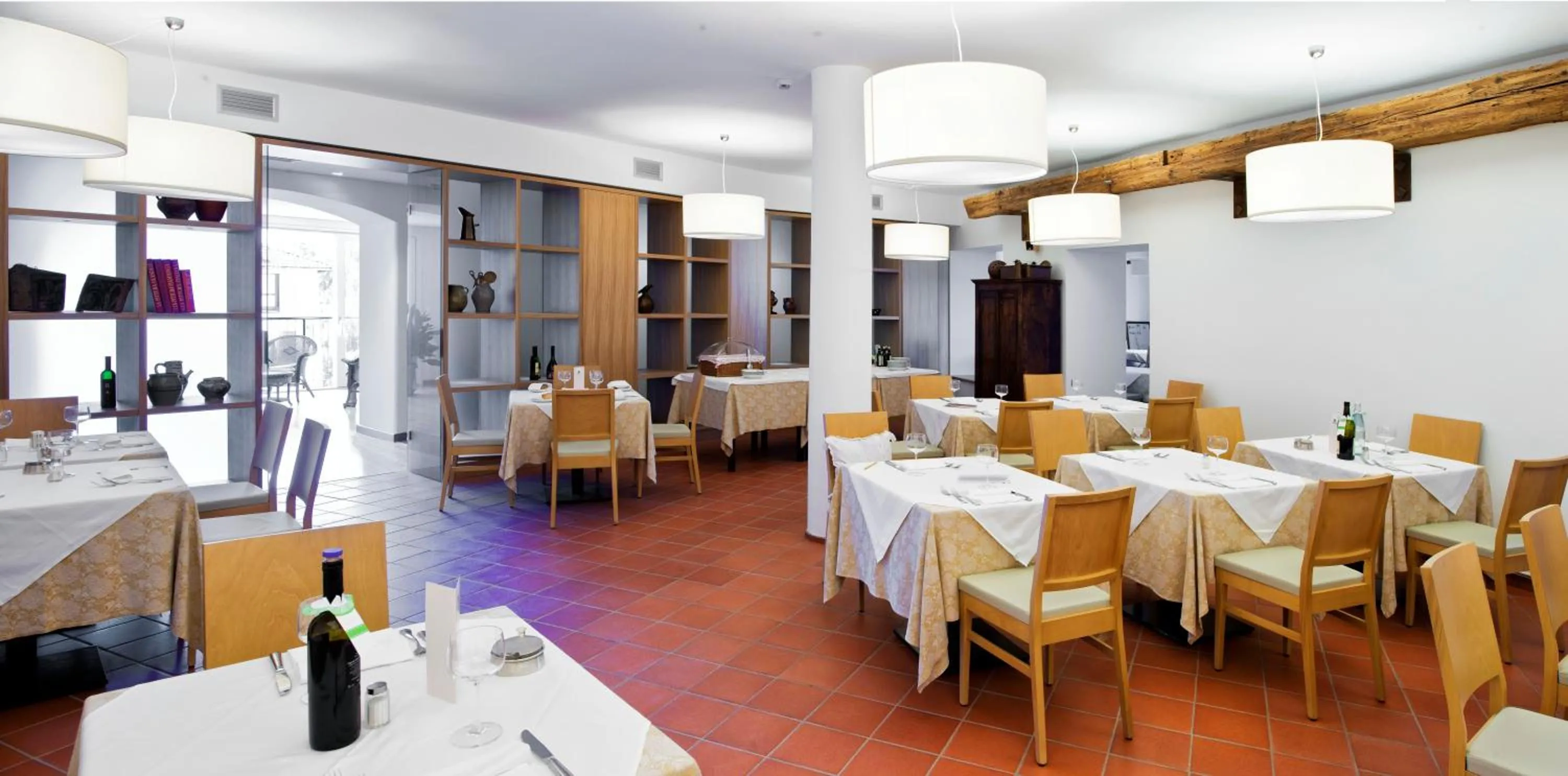 Restaurant/places to eat in Hotel Romanda