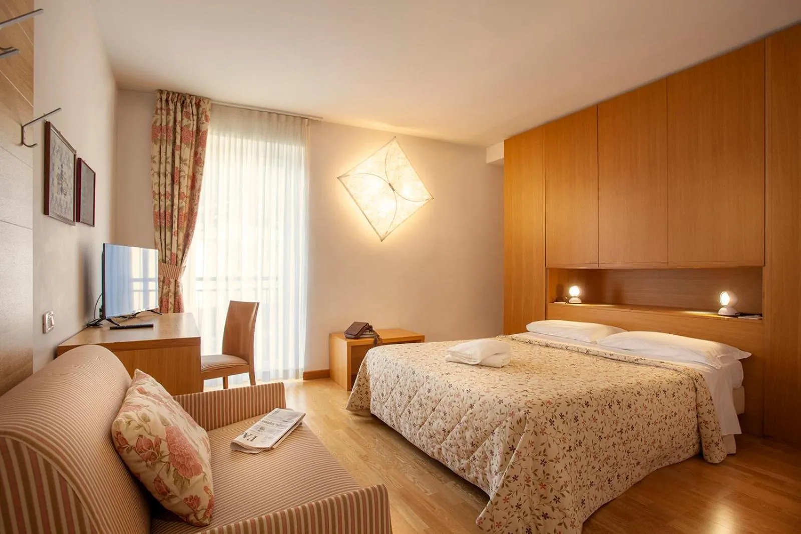 Bedroom, Bed in Hotel Romanda