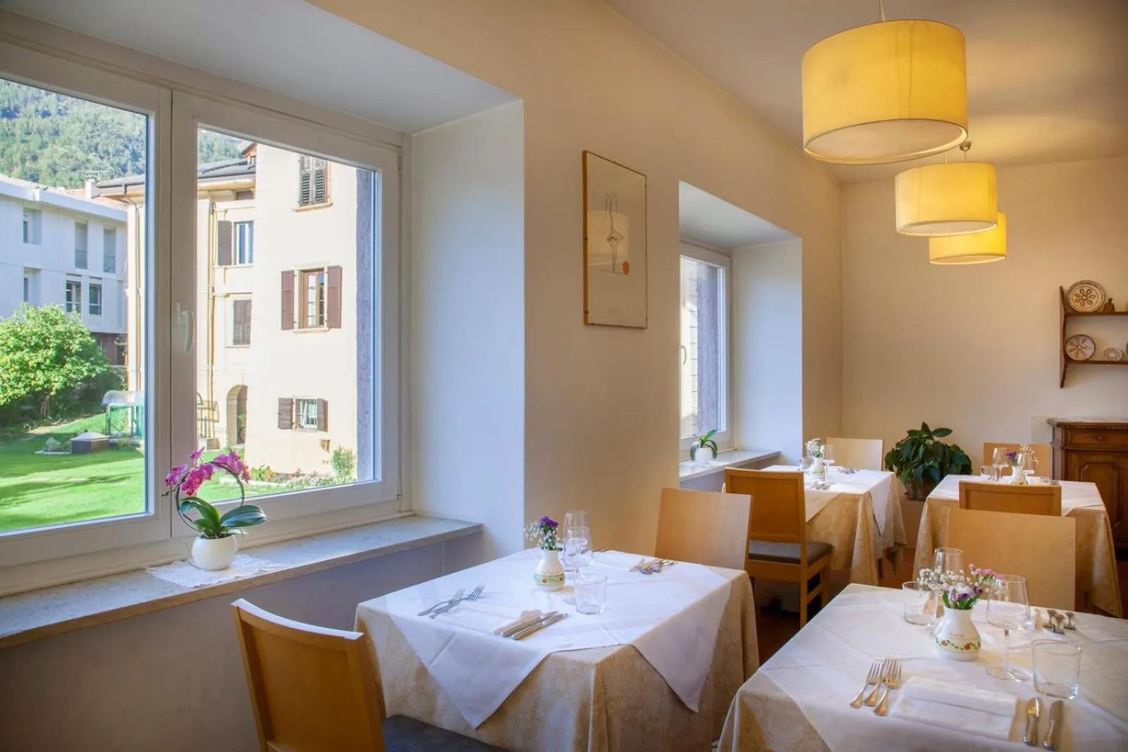 Restaurant/places to eat in Hotel Romanda