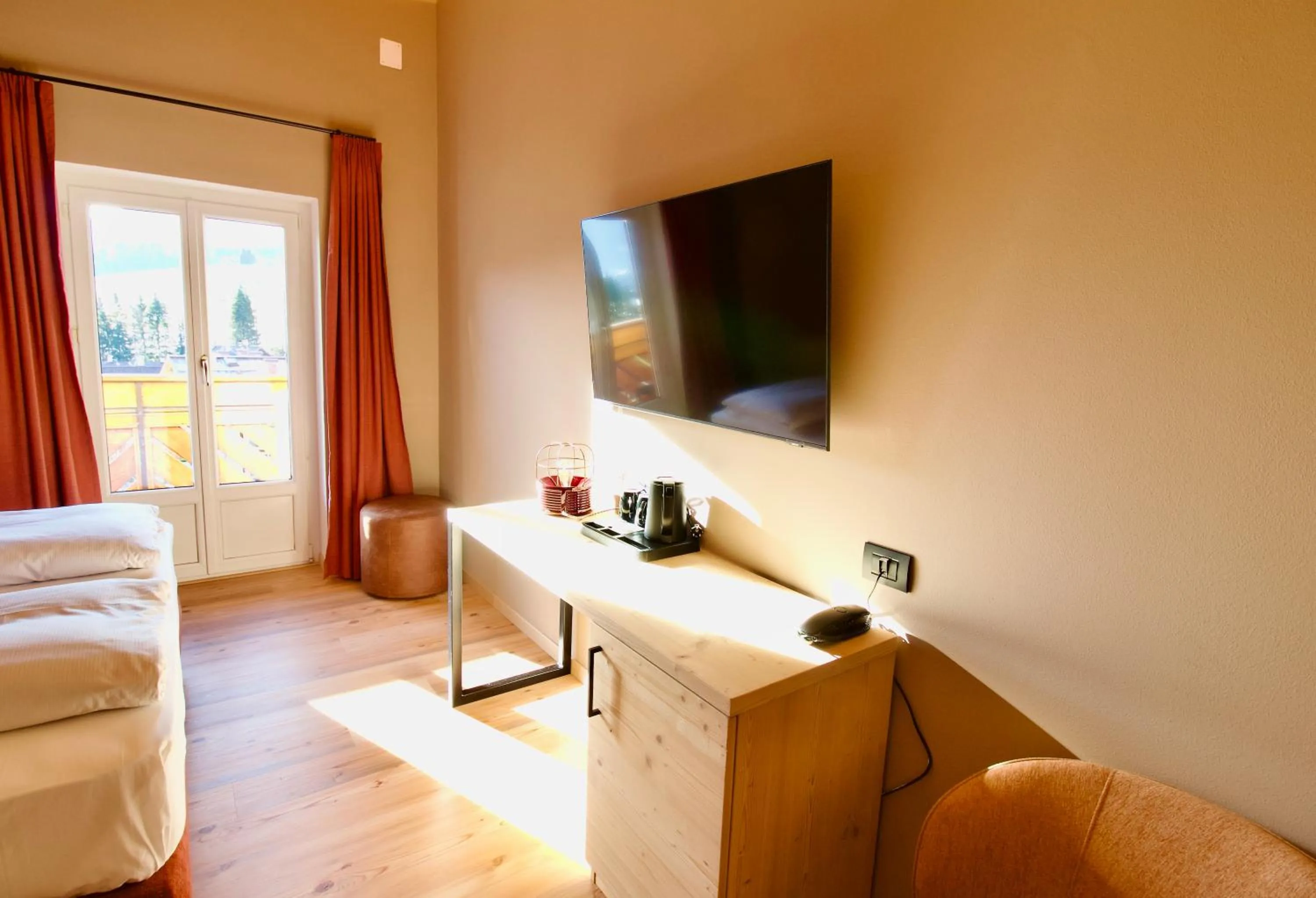 TV and multimedia, Bed in Al Piccolo Hotel