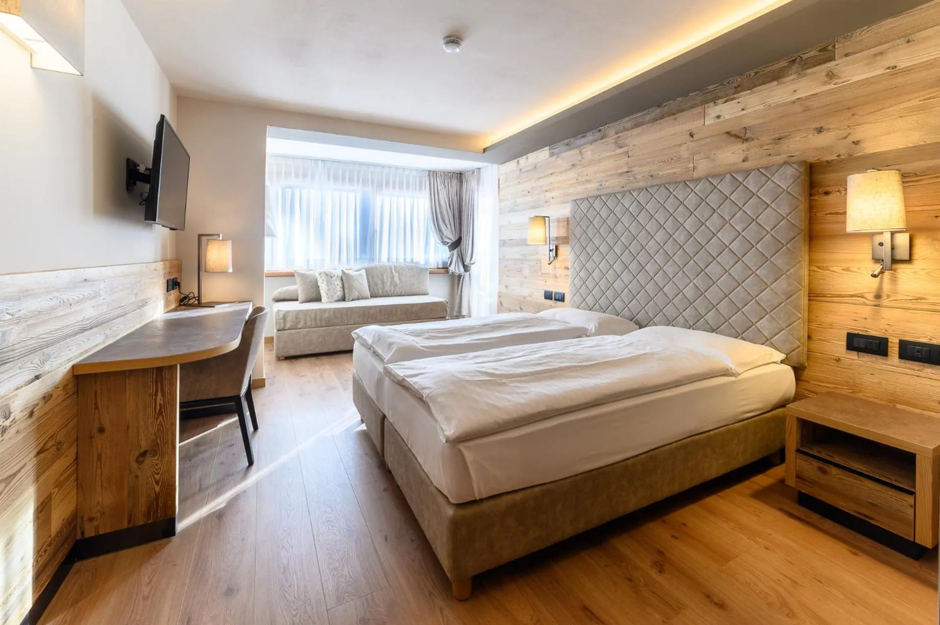 Bedroom, Bed in Hotel Crozzon