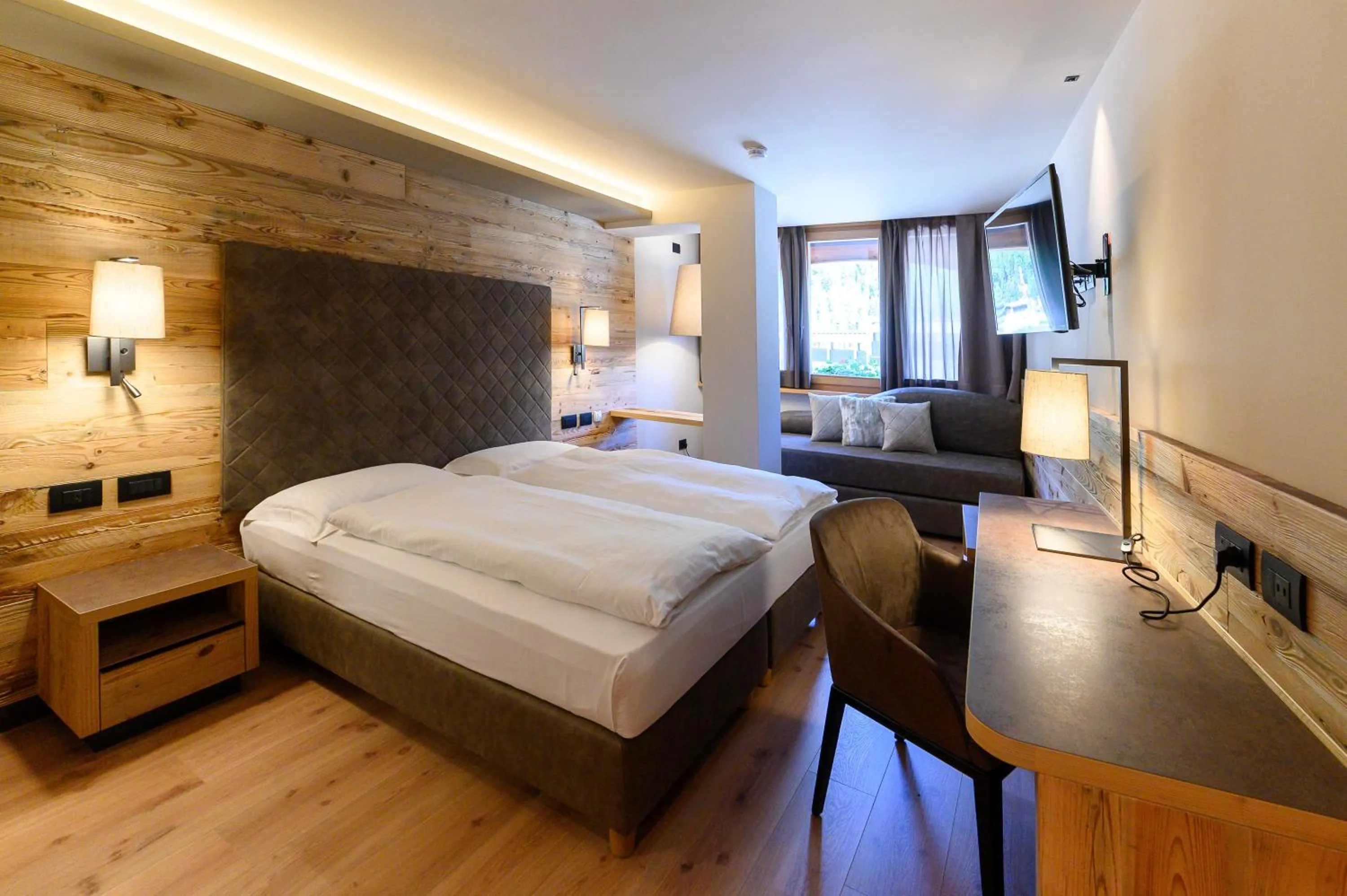 Bedroom, Bed in Hotel Crozzon