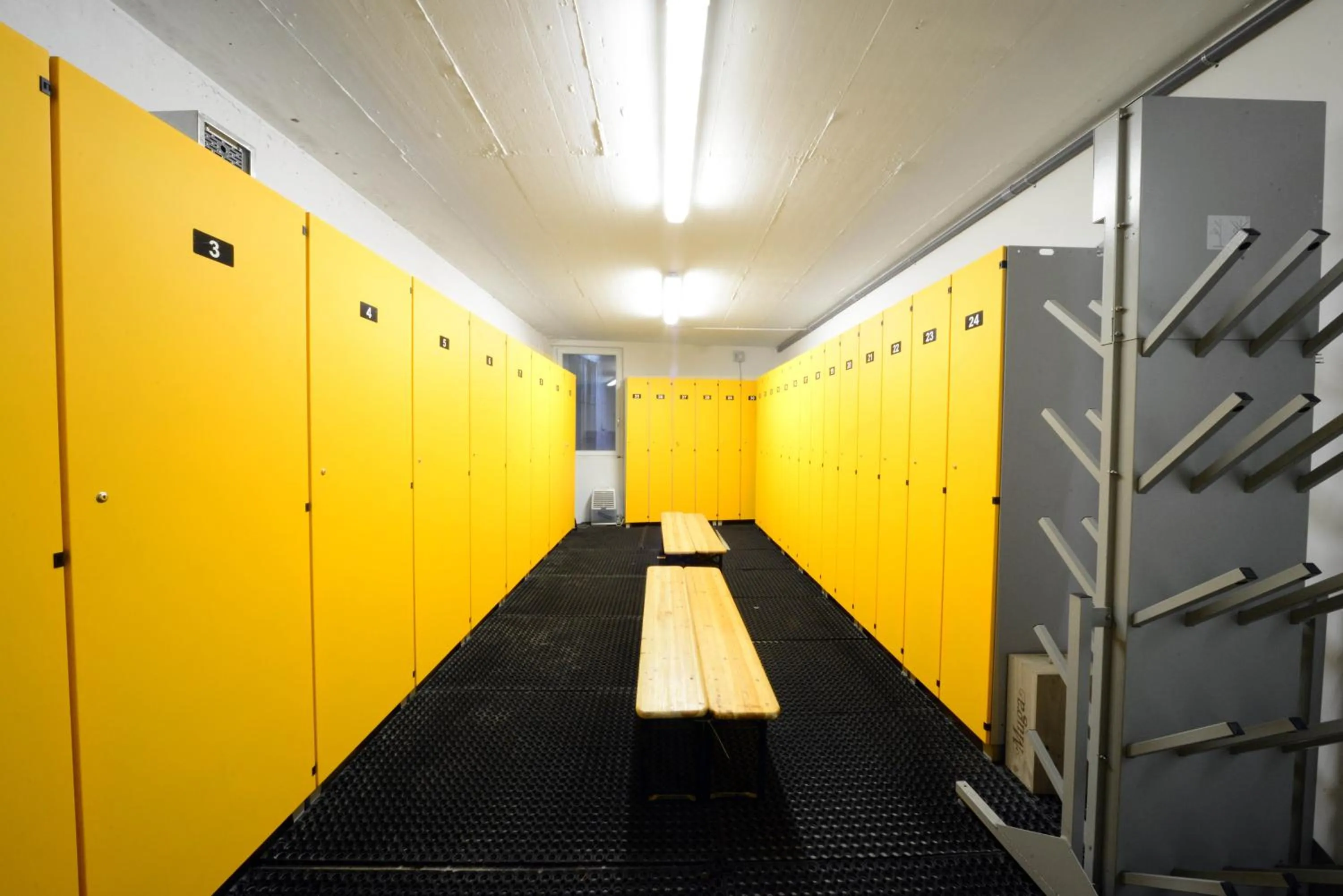 Skiing in Hotel Crozzon