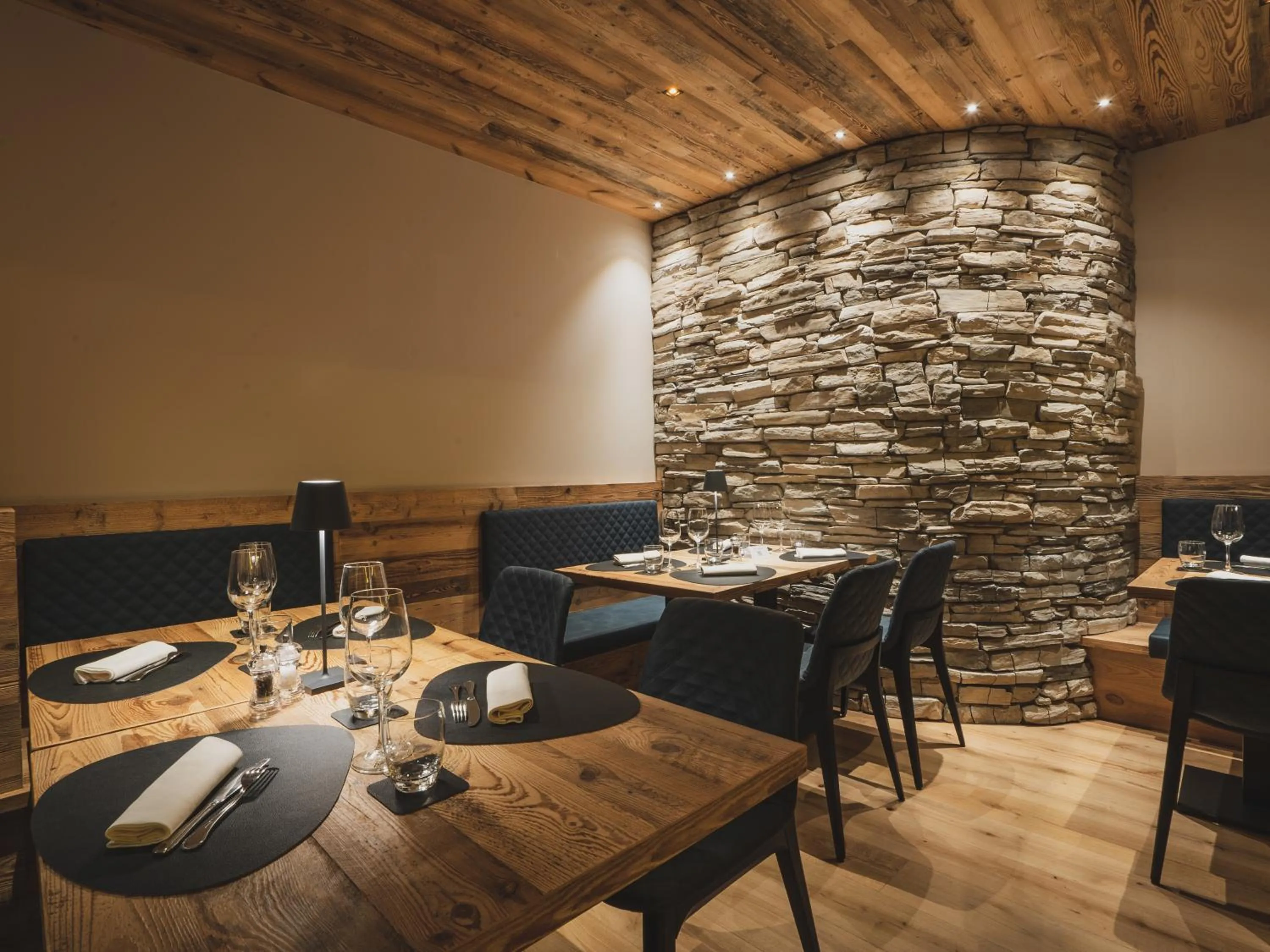 Restaurant/places to eat in Hotel Crozzon