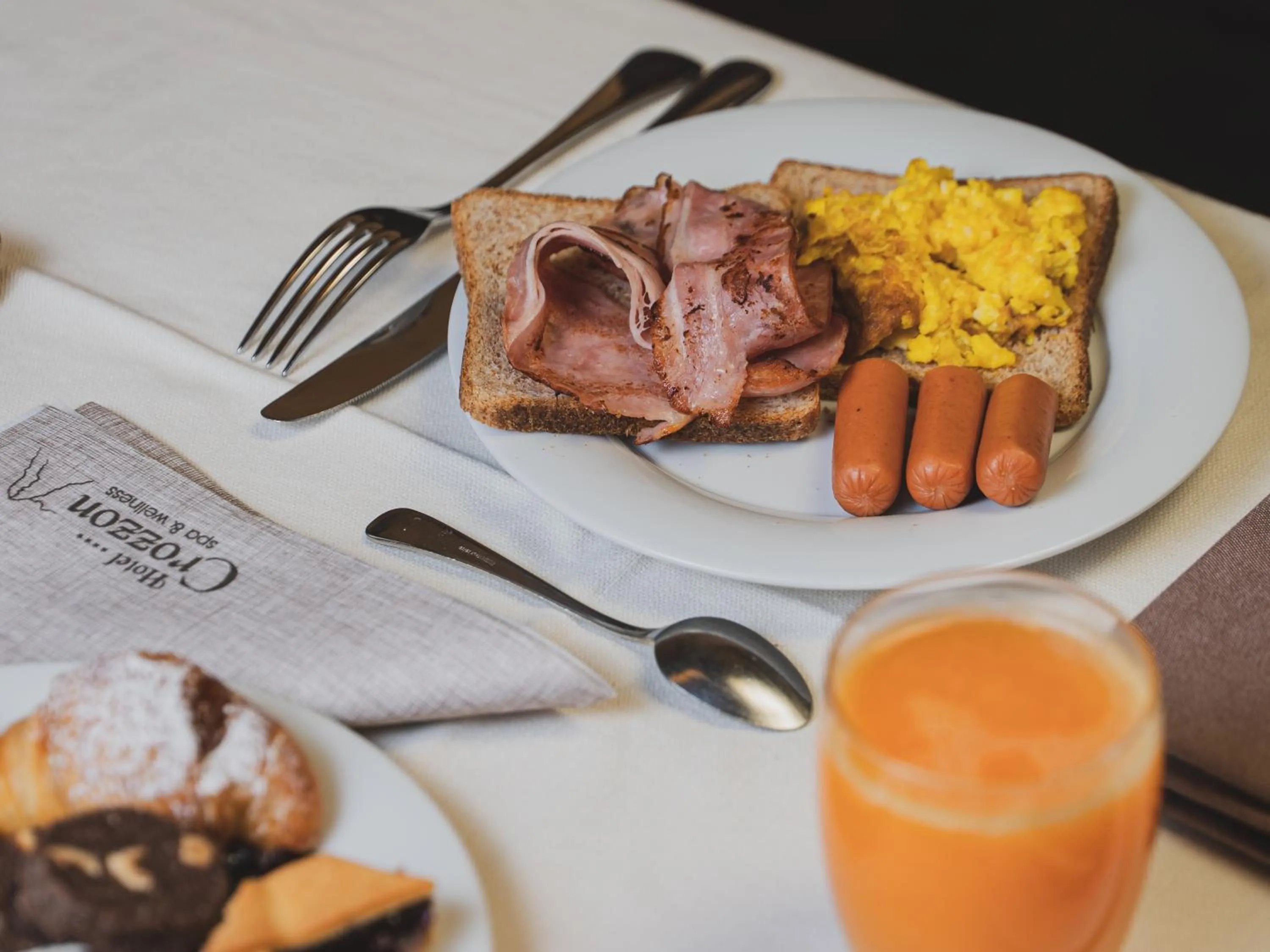 Breakfast in Hotel Crozzon