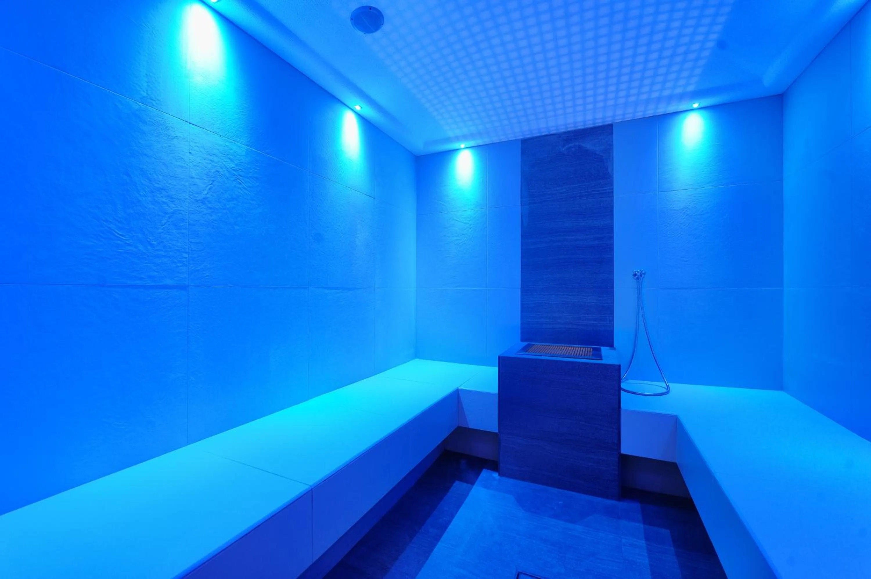 Steam room in Hotel Crozzon