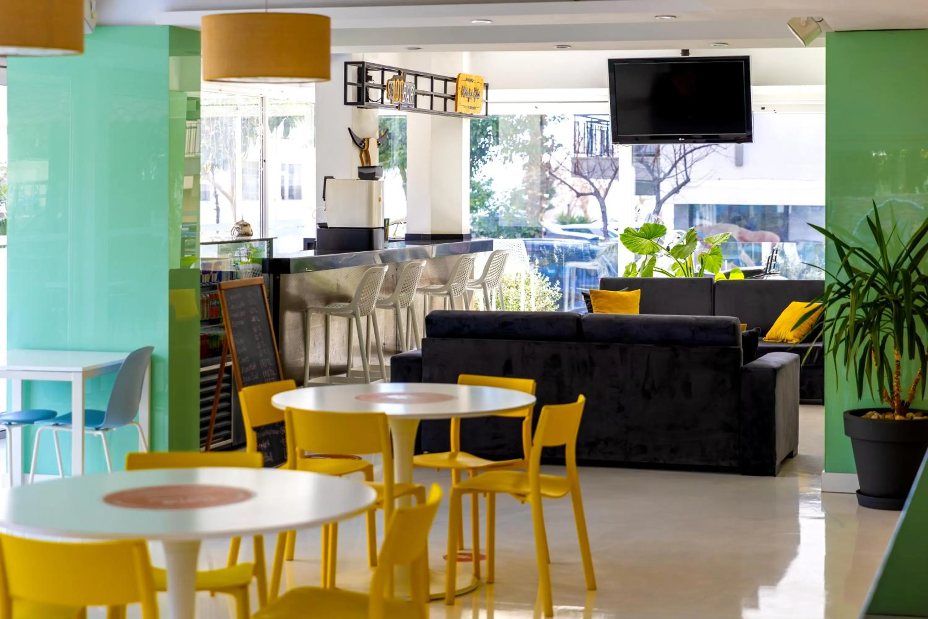 Communal lounge/ TV room in Mene City Hotel