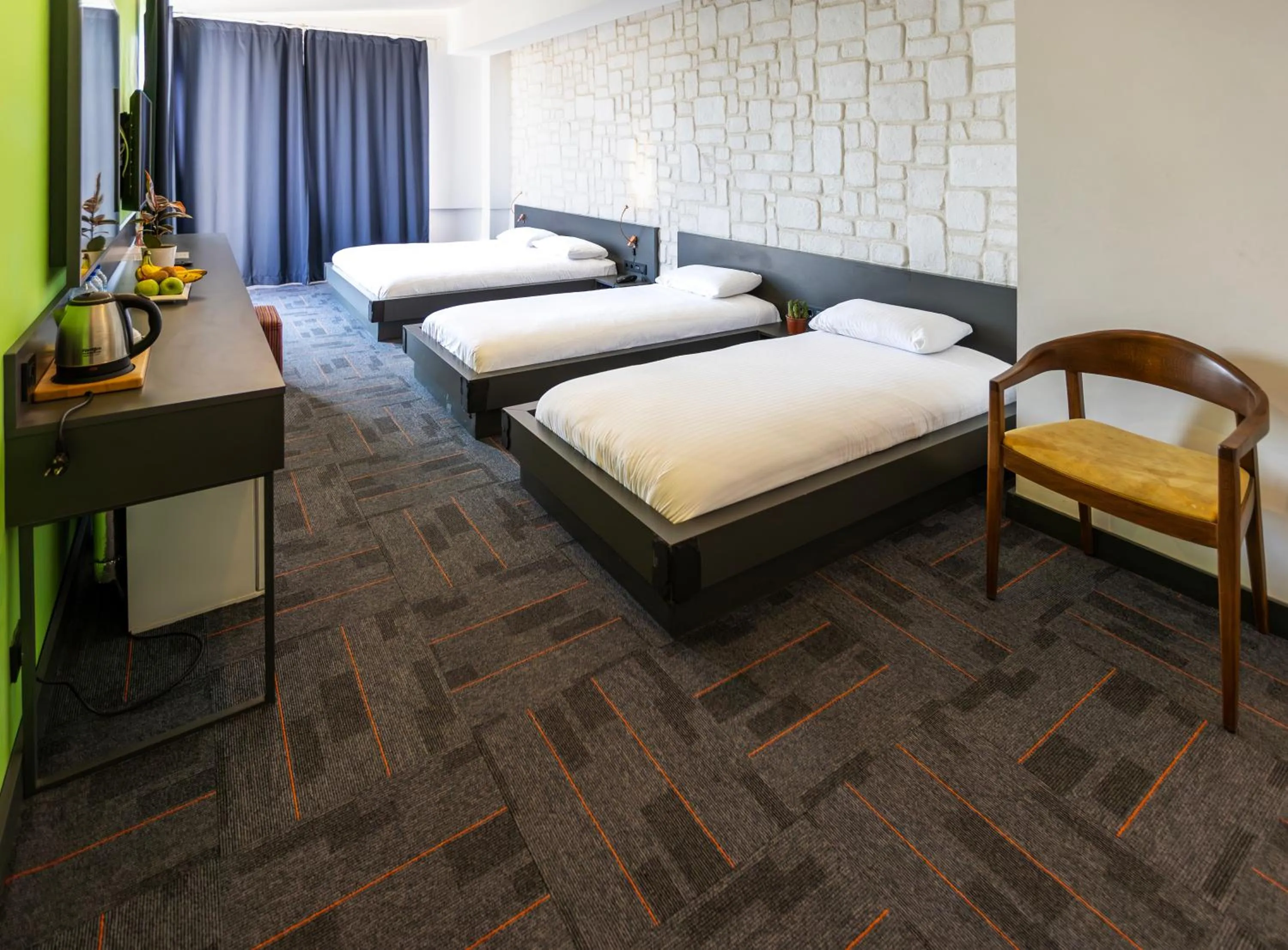 TV and multimedia, Bed in Mene City Hotel