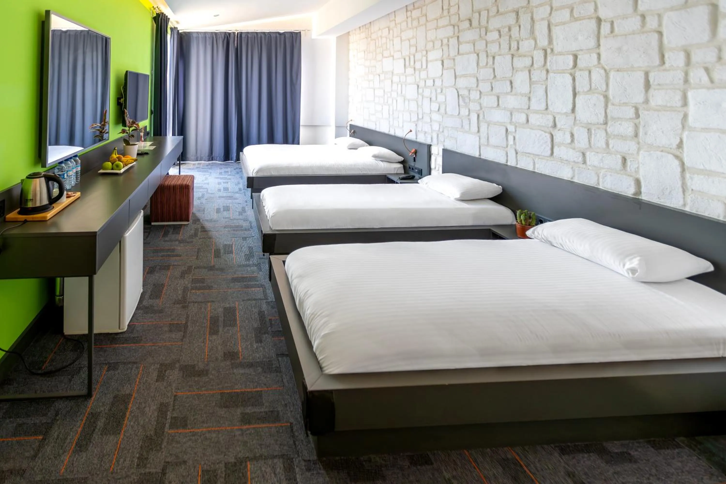 Photo of the whole room, Bed in Mene City Hotel