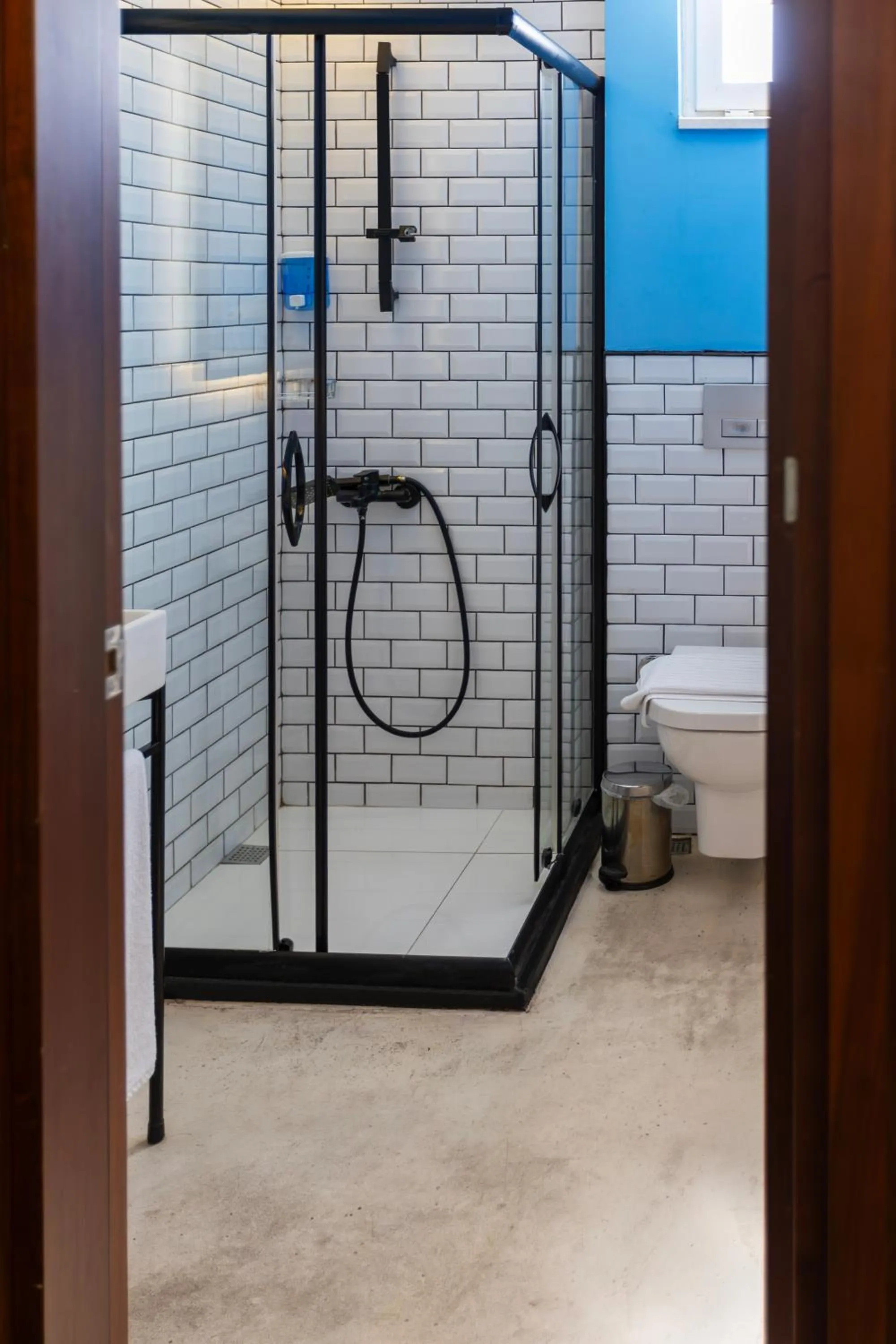 Shower in Mene City Hotel