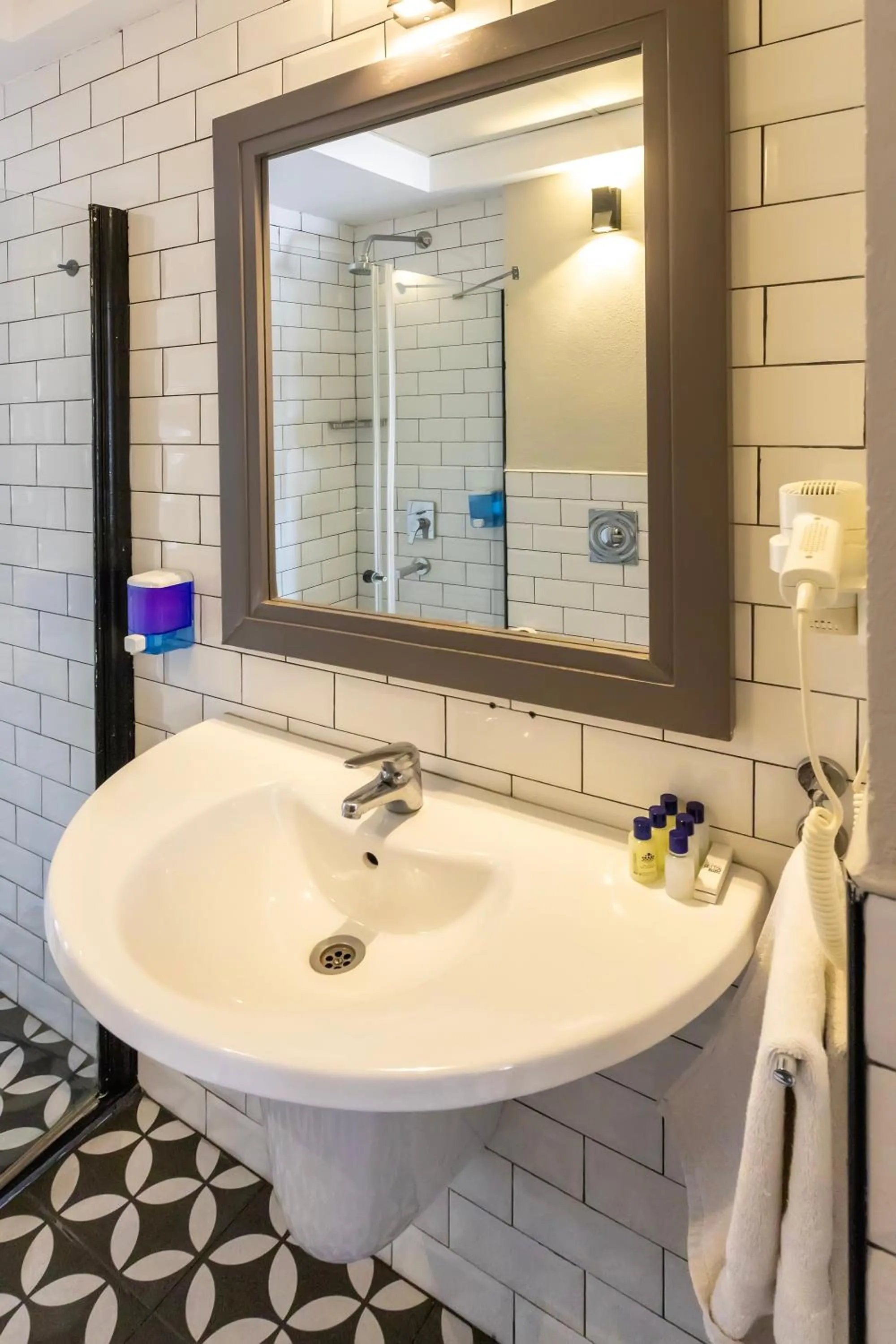 Bathroom in Mene City Hotel