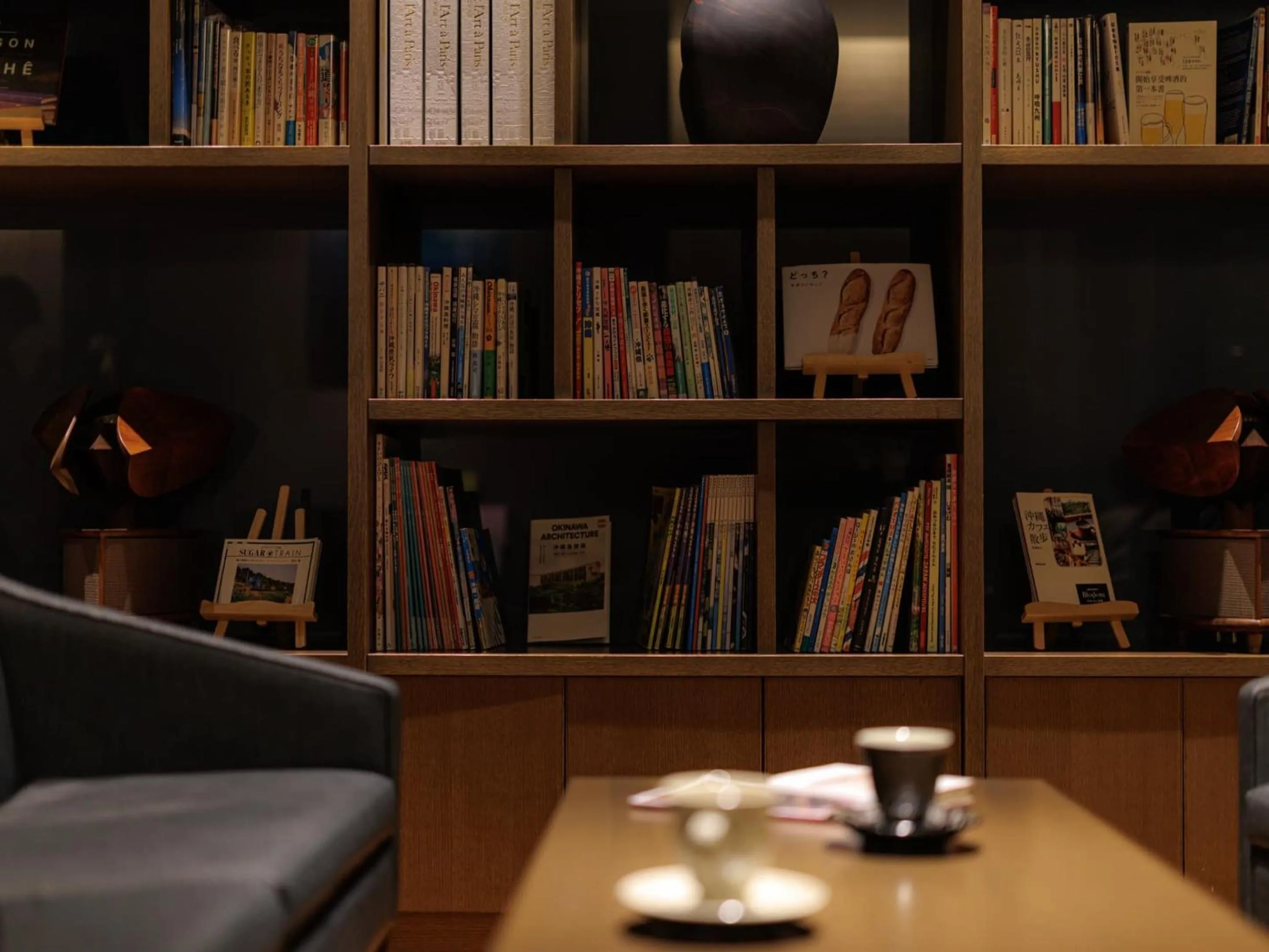 Lounge or bar in JR Kyushu Hotel Blossom Naha