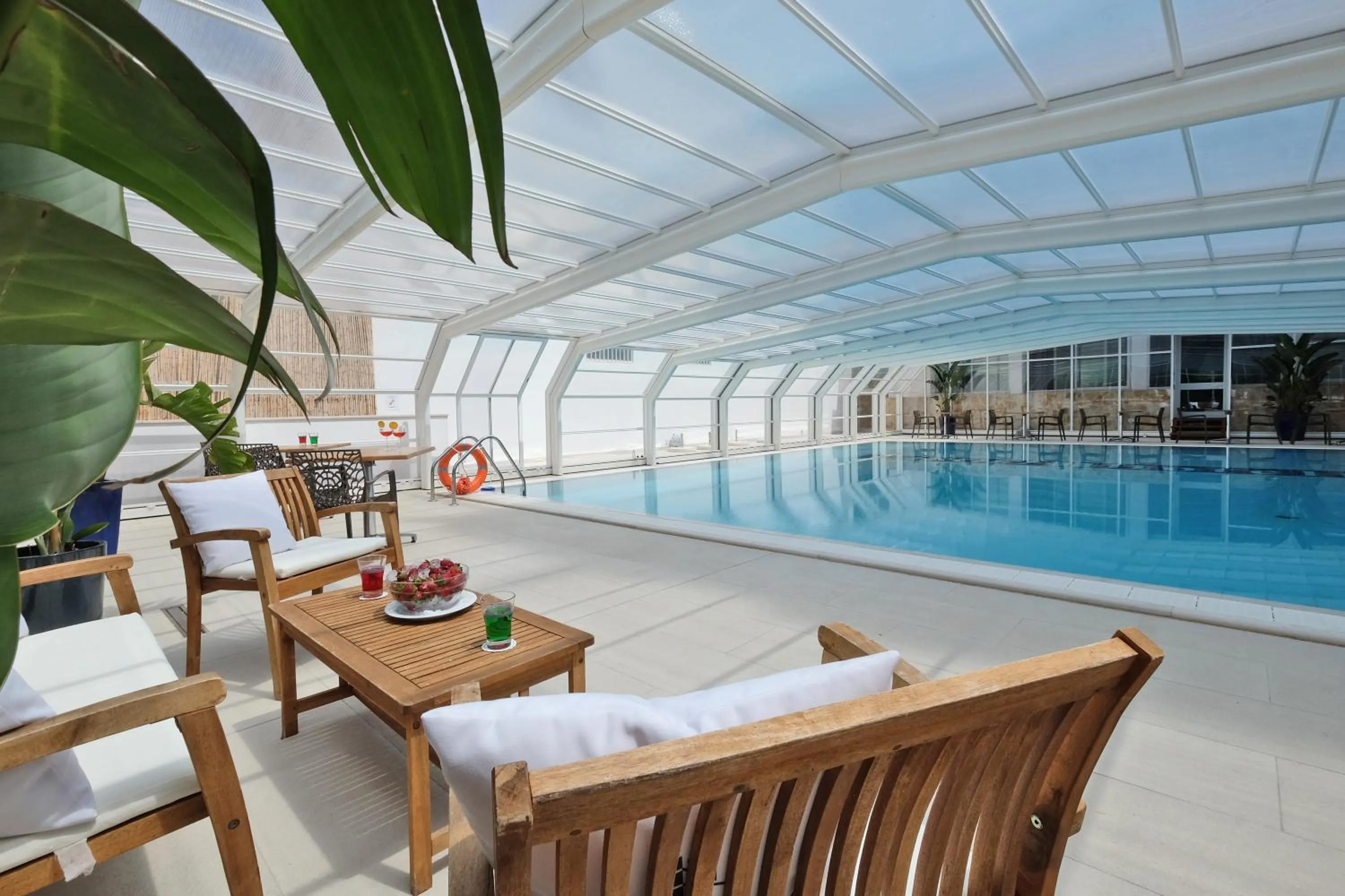Swimming pool in Joli Park Hotel - Caroli Hotels