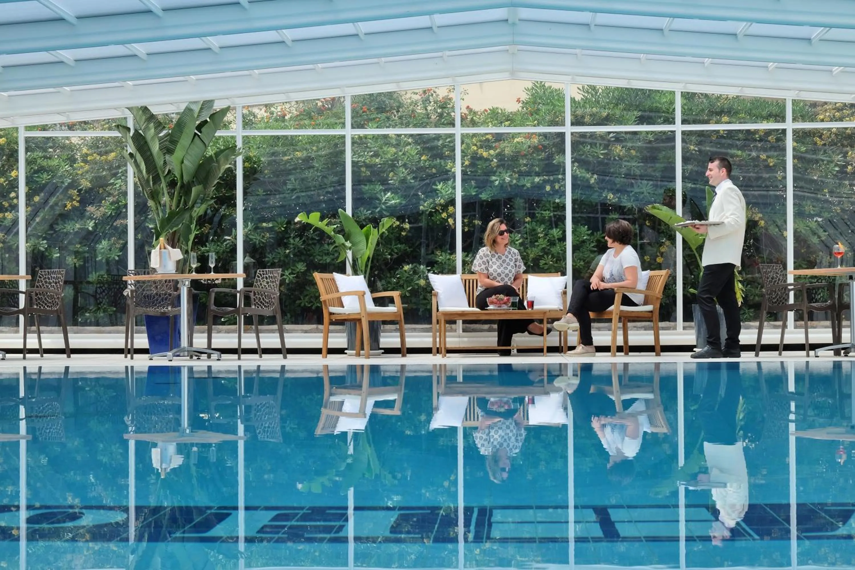 Swimming pool in Joli Park Hotel - Caroli Hotels