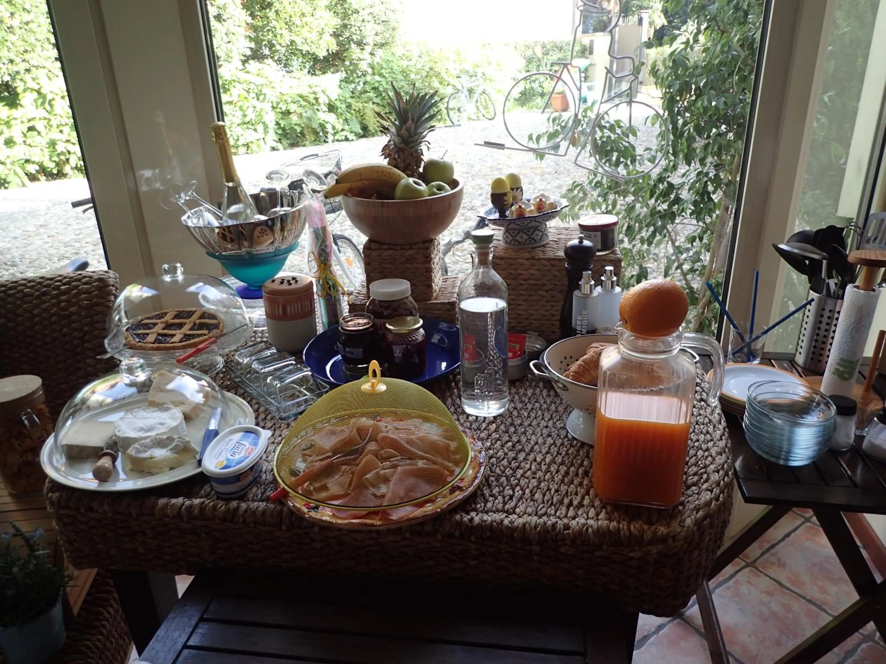 Continental breakfast in B&B Dolce vista al lago Lugano