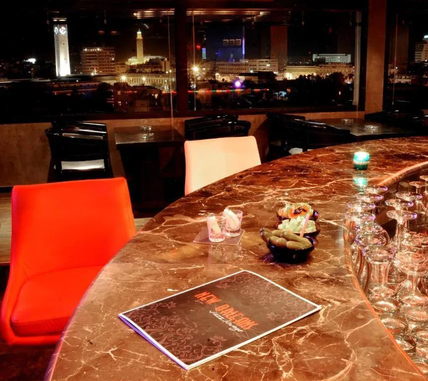 Restaurant/places to eat in Washington Hotel