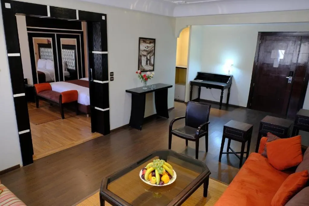 Living room, Bed in Washington Hotel