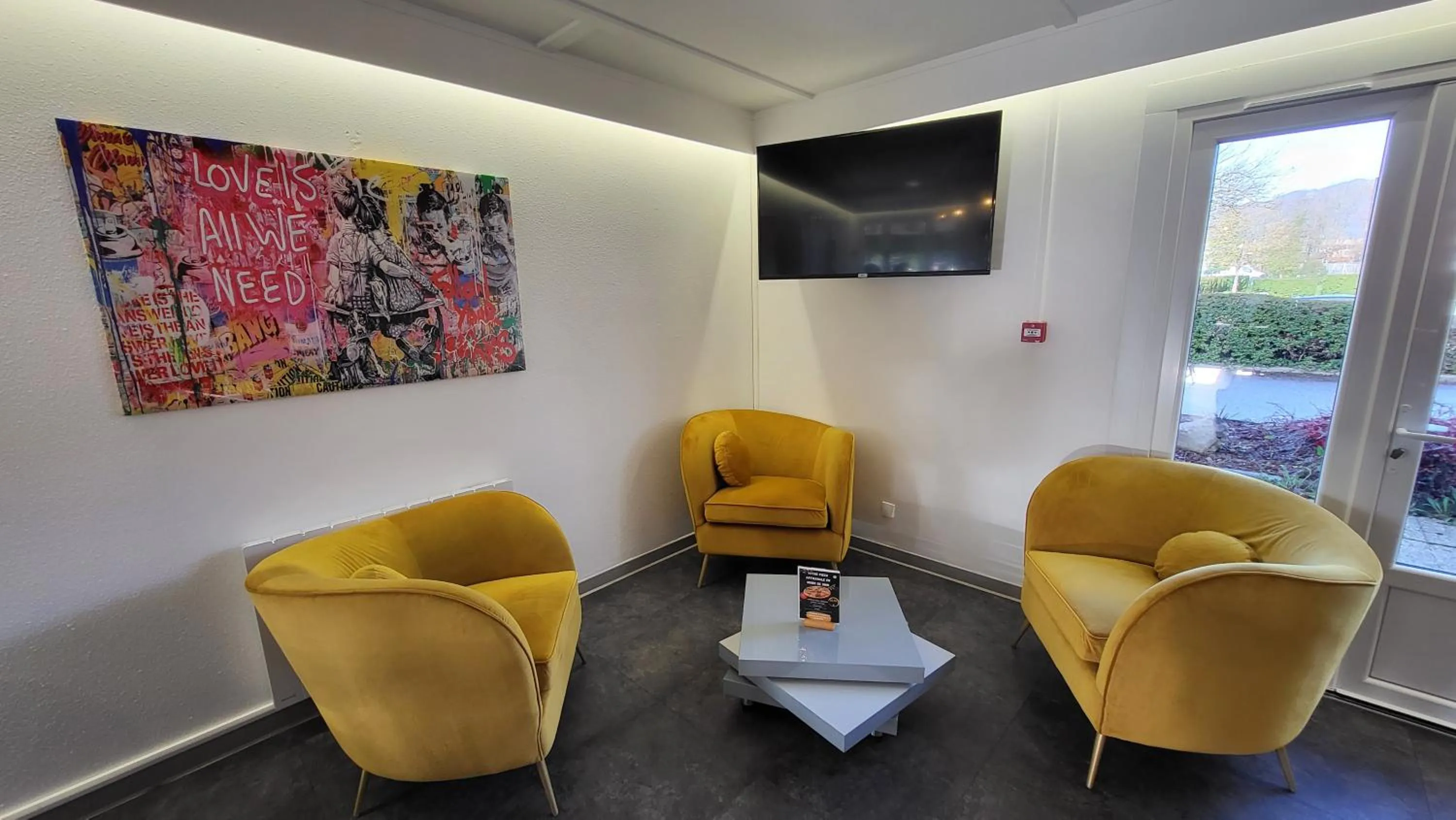 Living room in Kyriad Bellegarde - Genève