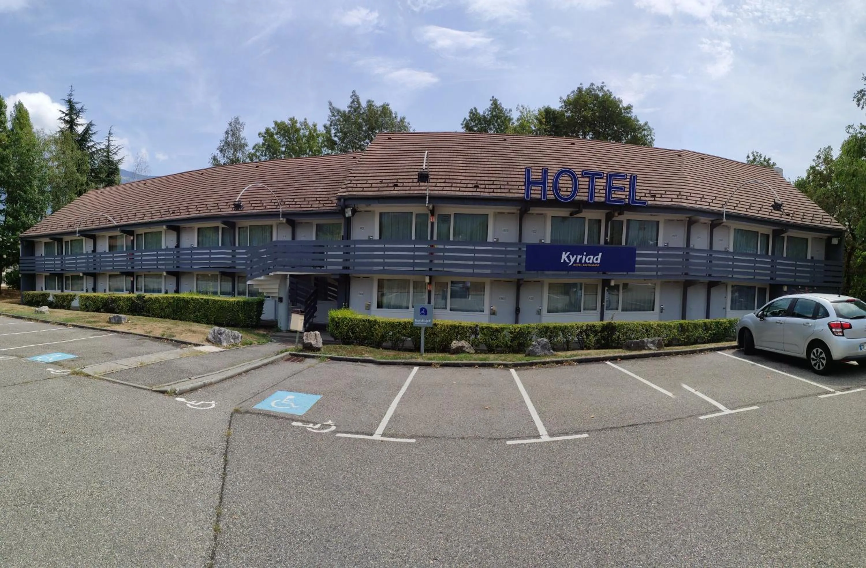 Facade/entrance in Kyriad Bellegarde - Genève