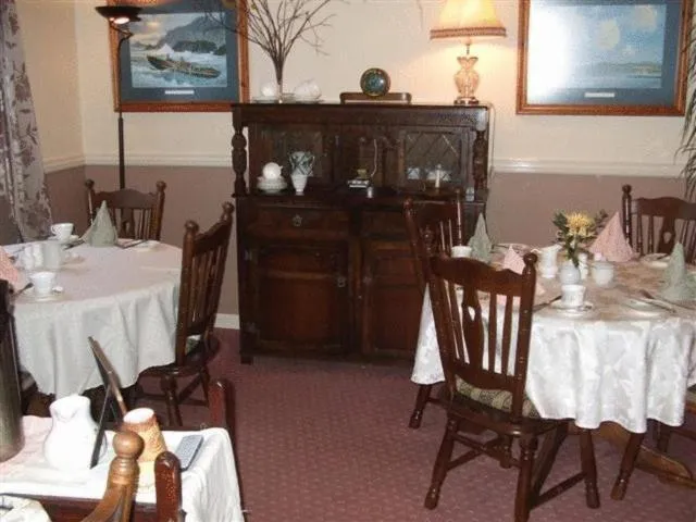 Restaurant/places to eat in Windway House