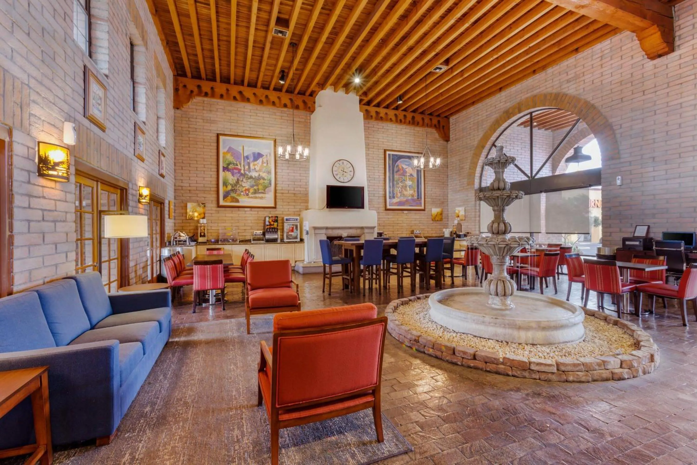 Lobby or reception in Comfort Suites Tucson near Sabino Canyon