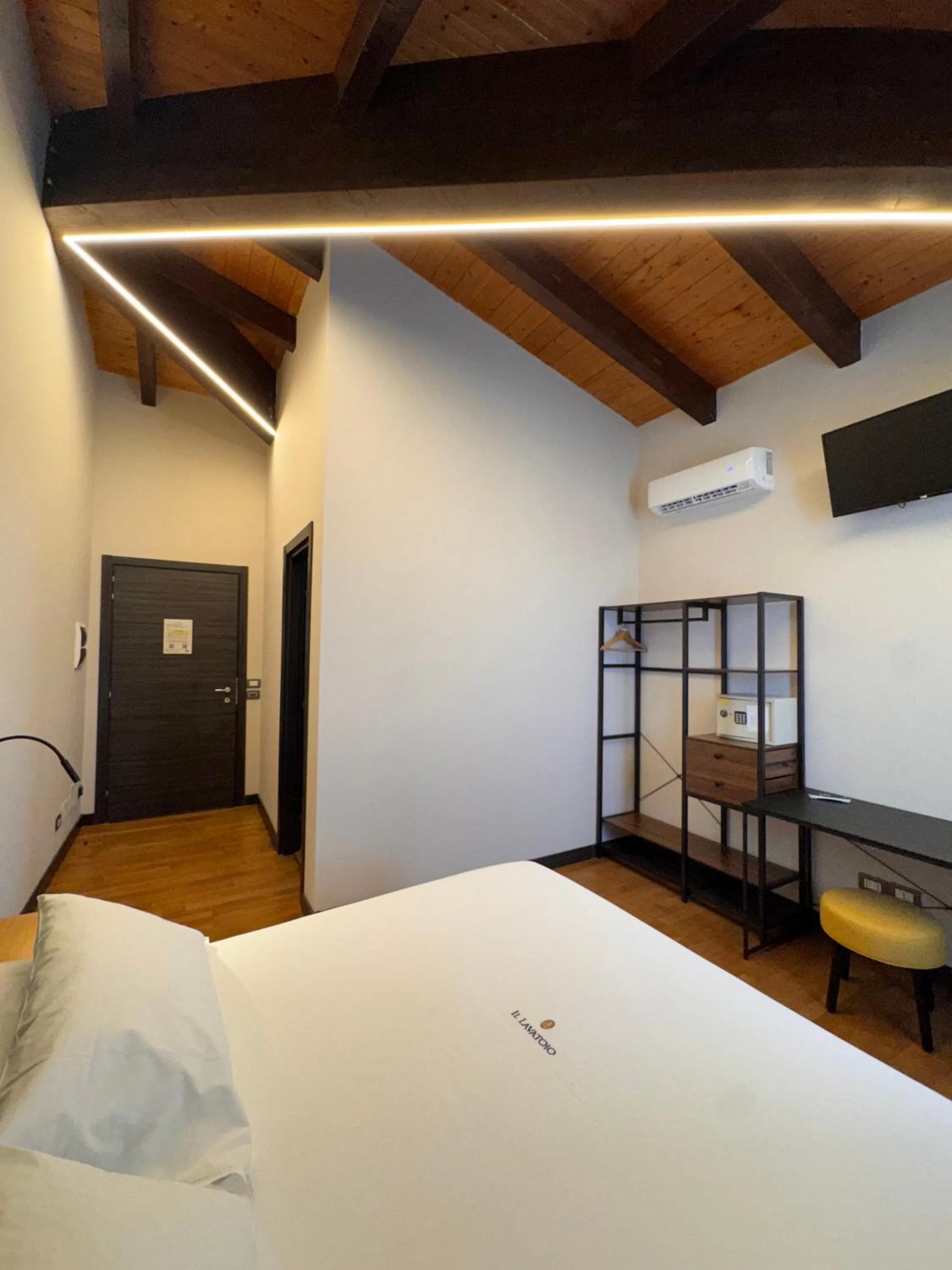 Photo of the whole room, Bed in Il Lavatoio Dimora Storica