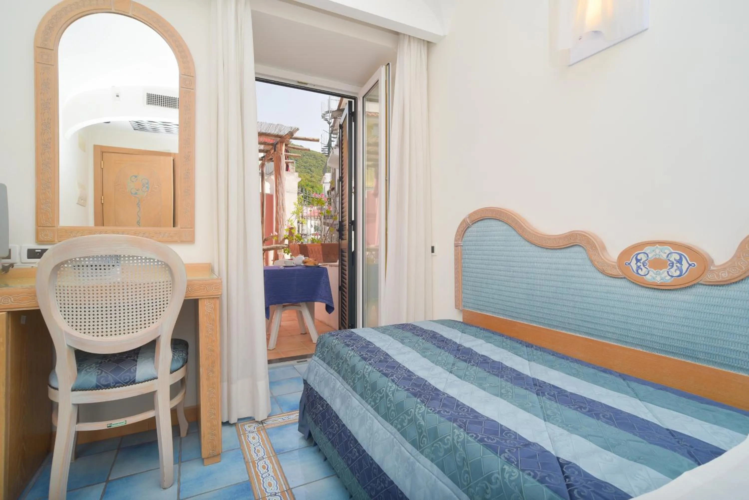 Bed in Albergo Italia - Beach Hotel