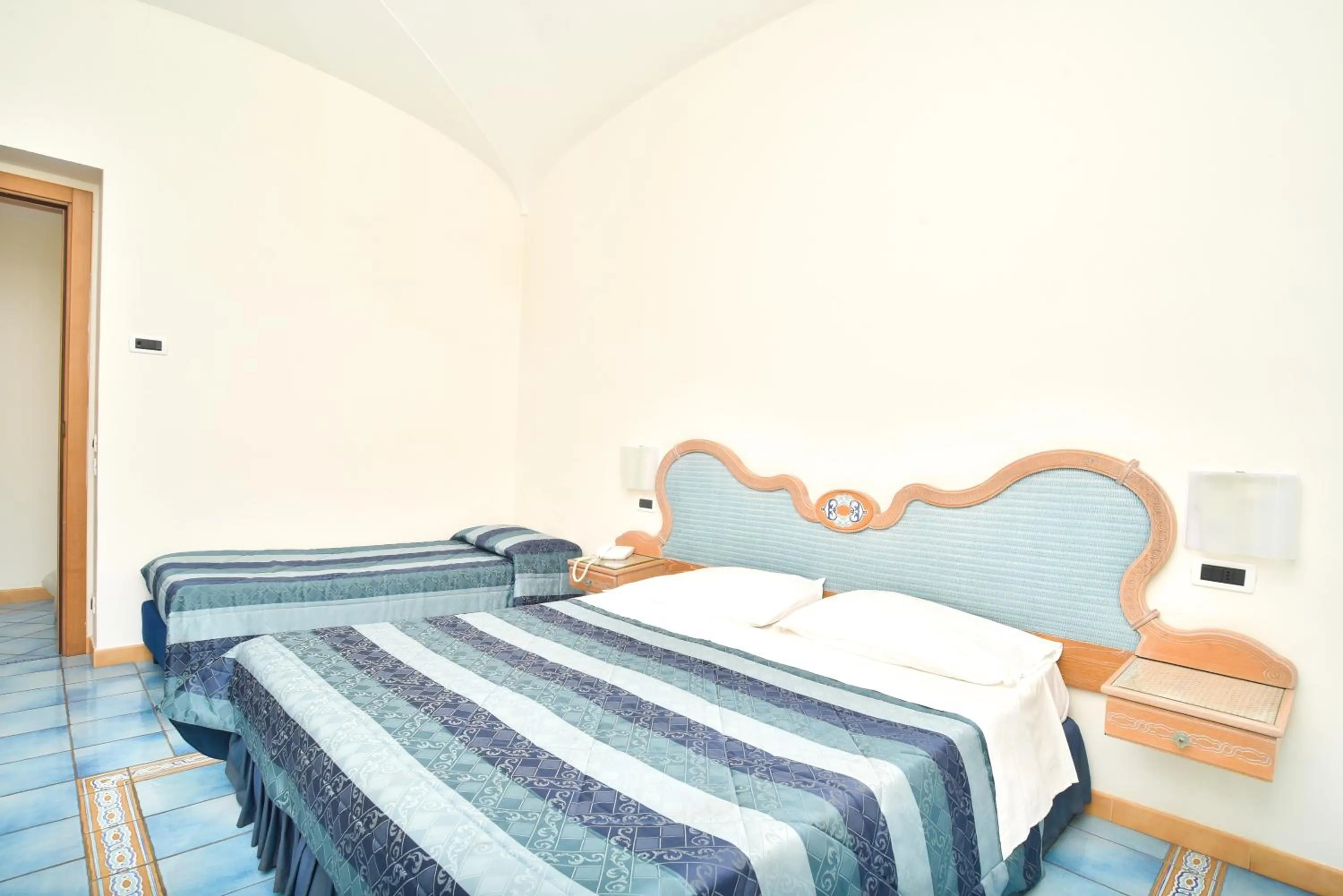 Bed in Albergo Italia - Beach Hotel