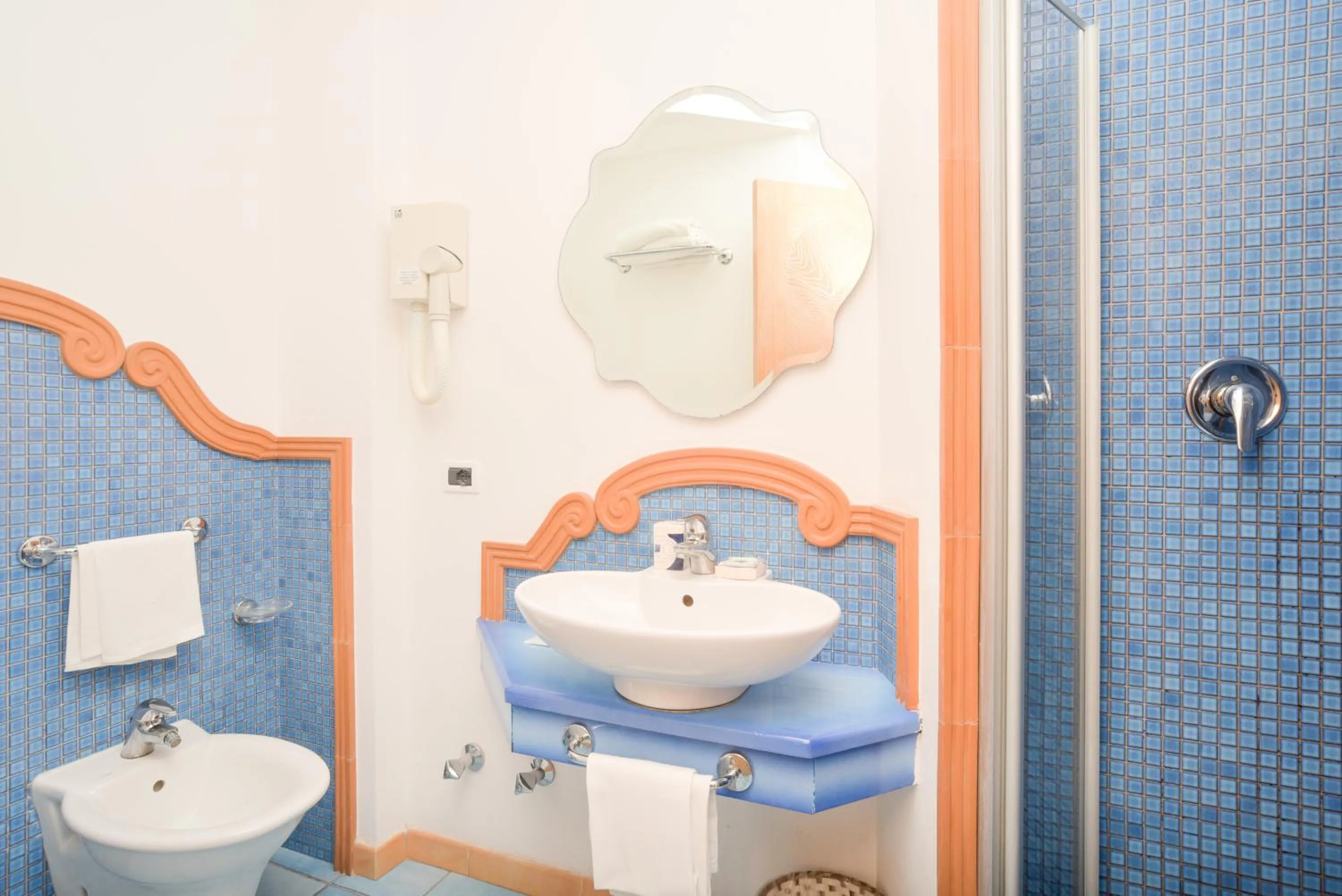 Bathroom in Albergo Italia - Beach Hotel