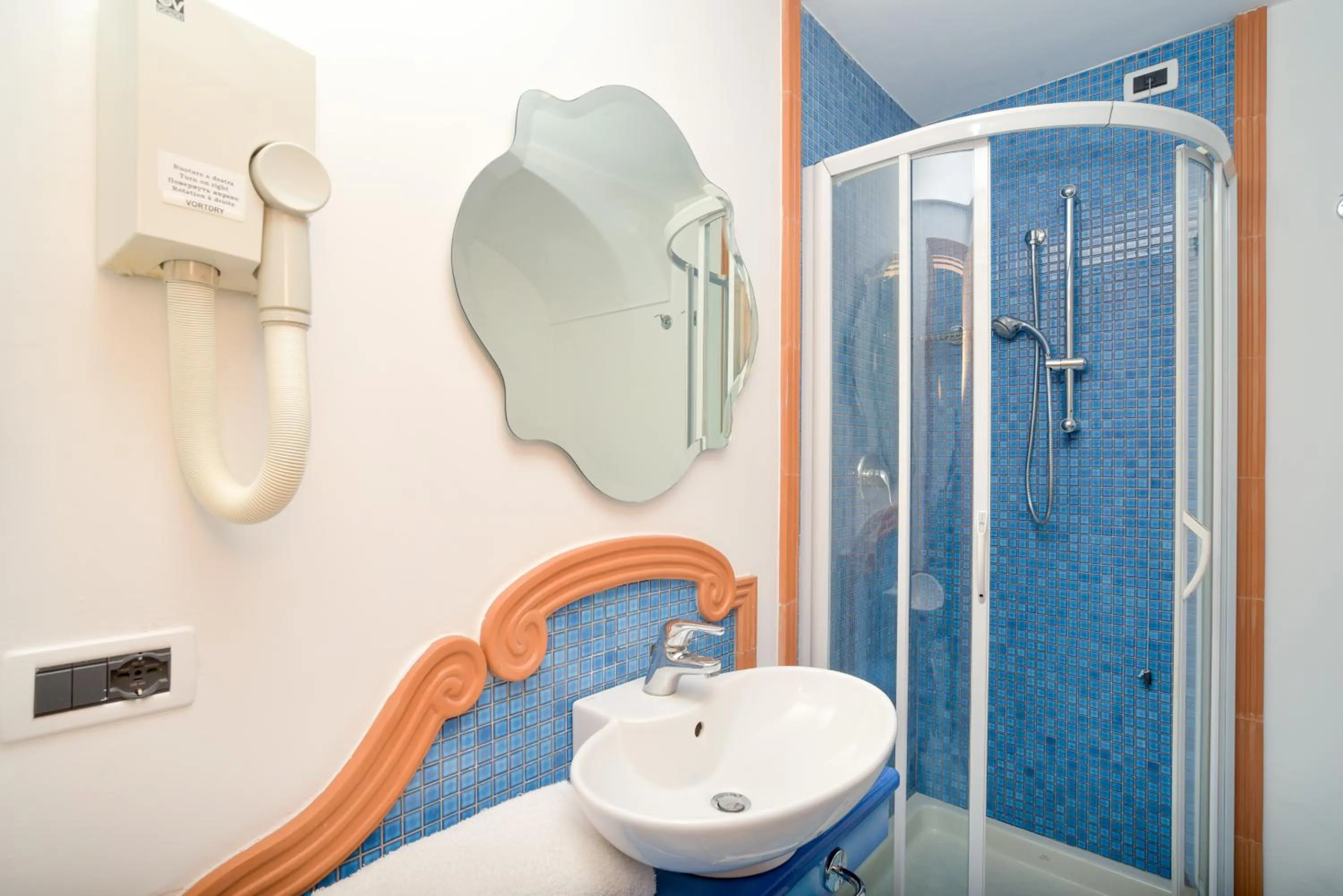 Shower in Albergo Italia - Beach Hotel